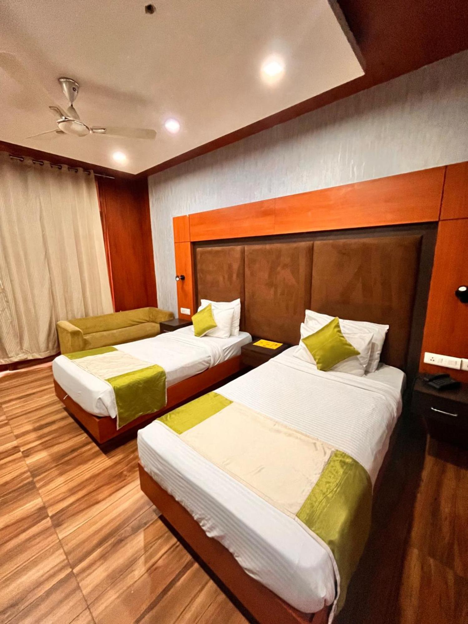 Platinum Palace Medanta Medicity Hotel 3*
