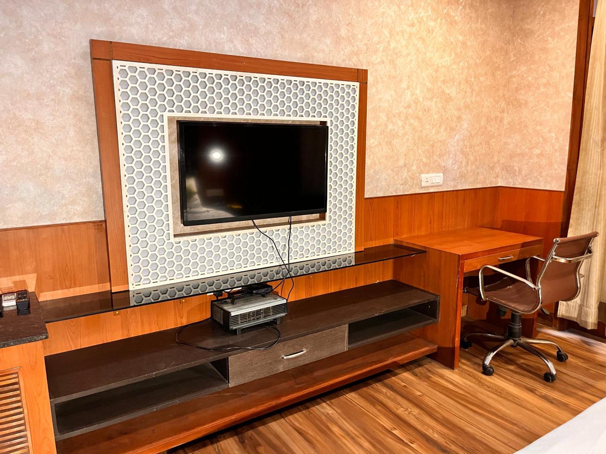 Platinum Palace Medanta Medicity Hotel 3*