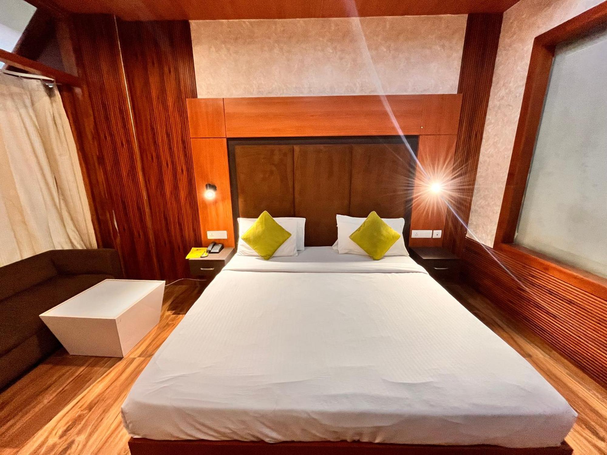 Platinum Palace Medanta Medicity Hotel Gurgaon