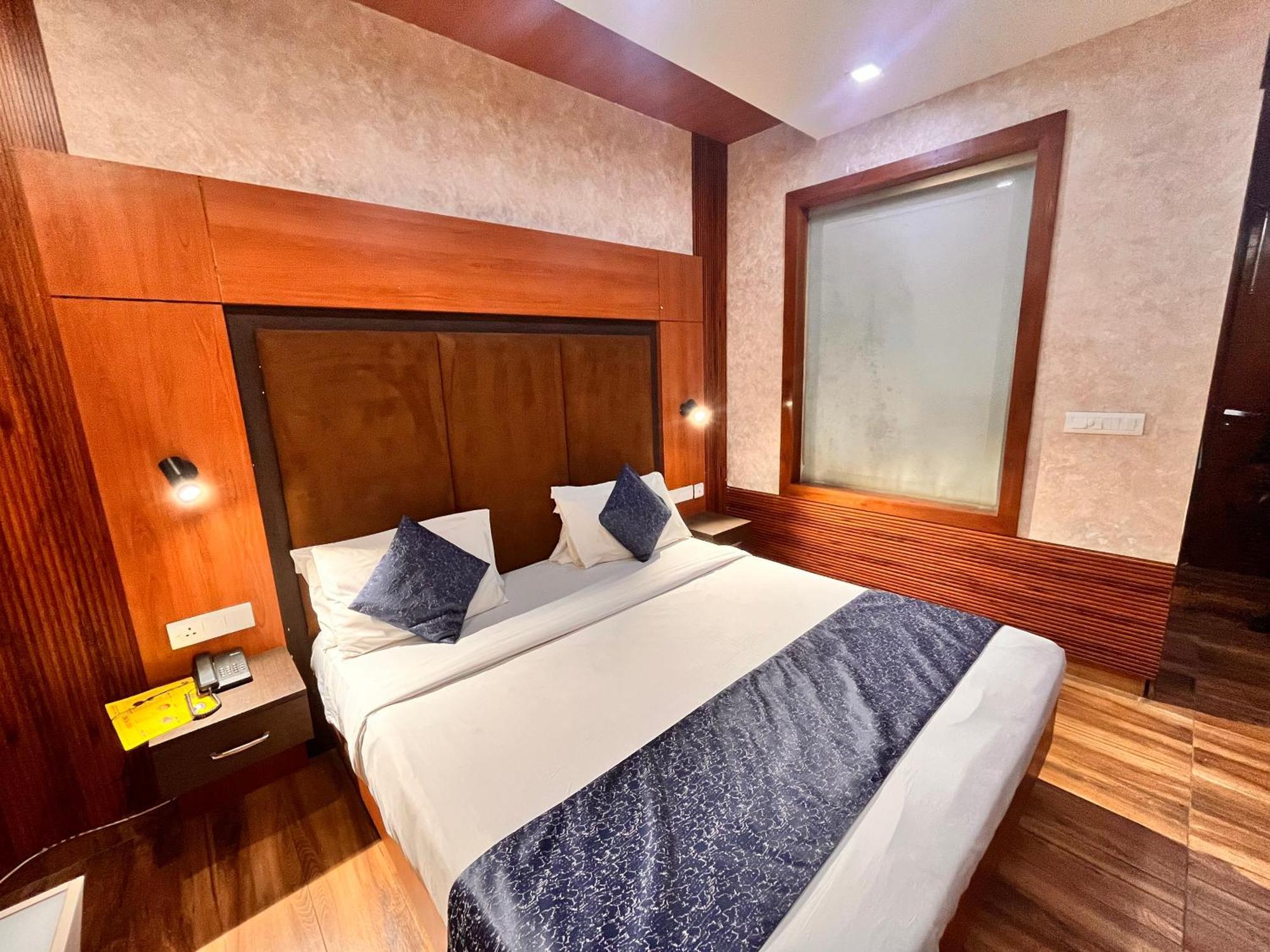 Platinum Palace Medanta Medicity 3*