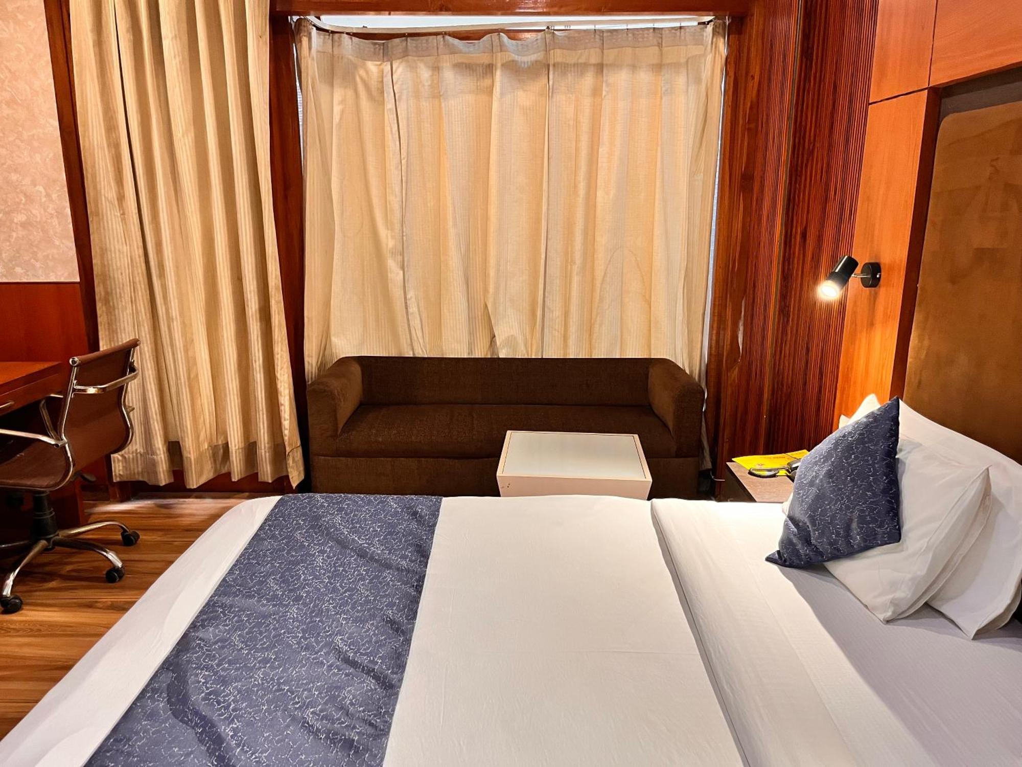Platinum Palace Medanta Medicity Hotel 3*