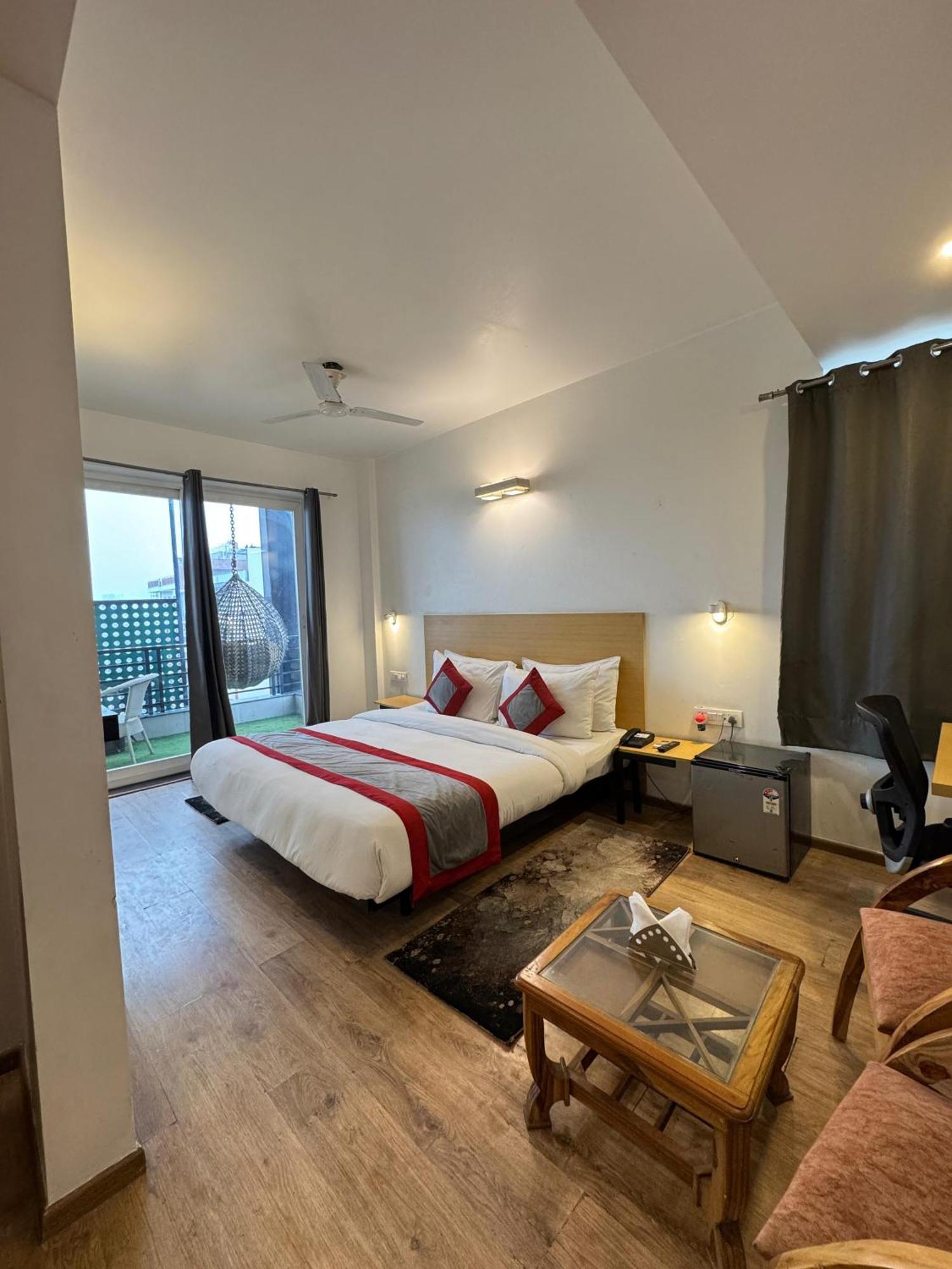 Bk And Near Huda Centre Hotel Gurgaon