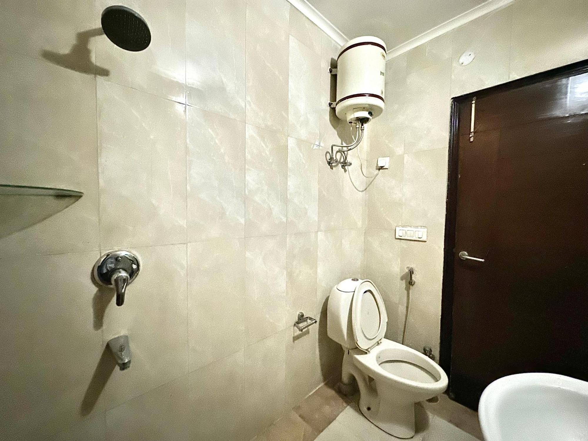 Luxury With Attach Washroom Hotel