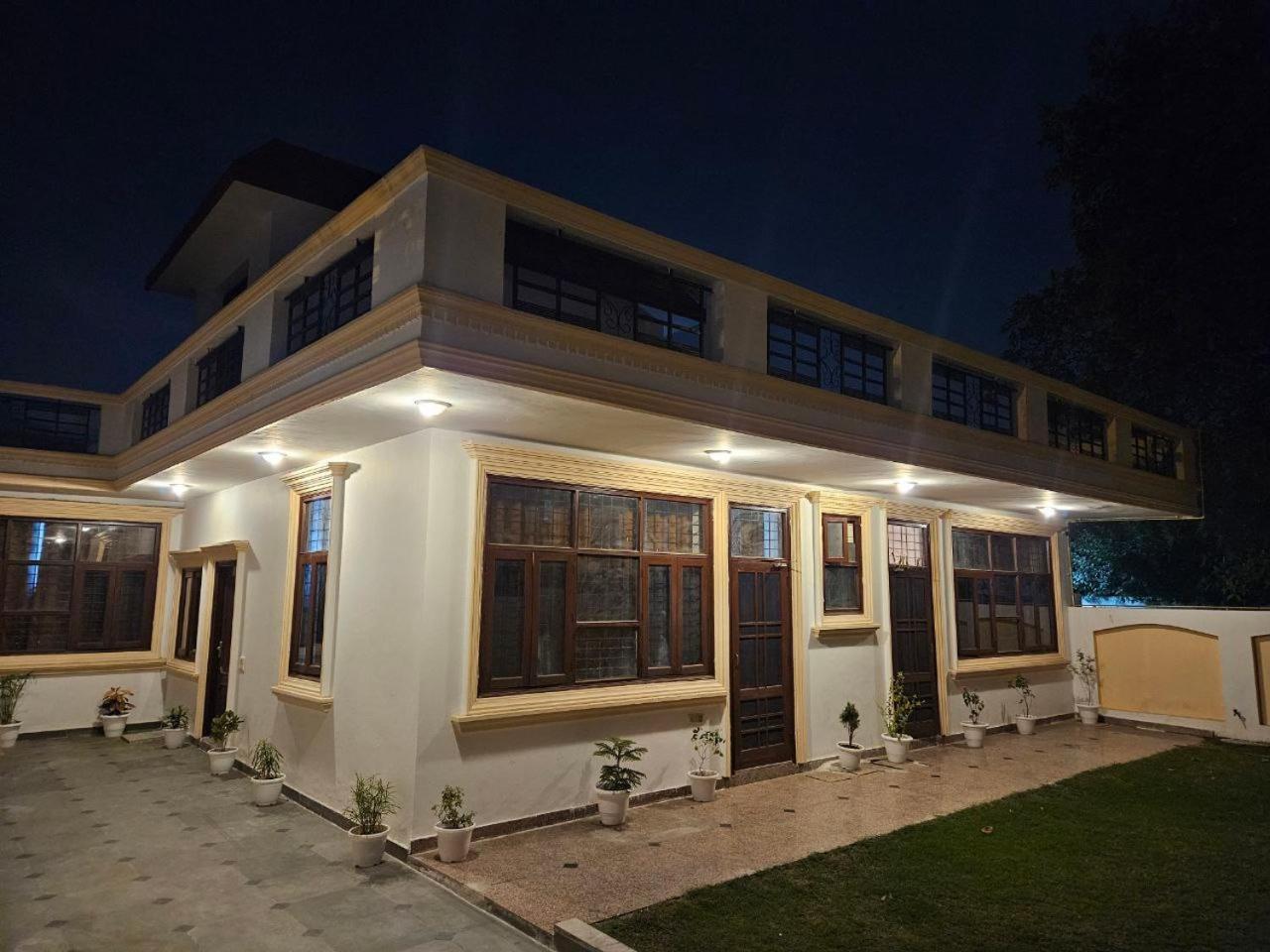 Guest house Raj Residency Gurgaon