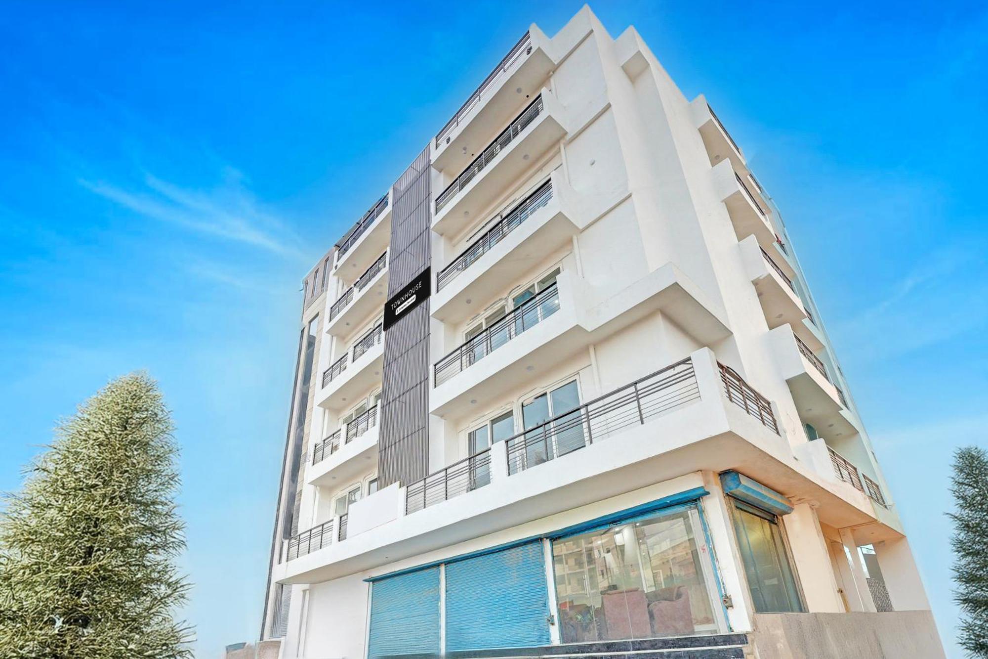 Townhouse Sector 62 Near World Gurgaon