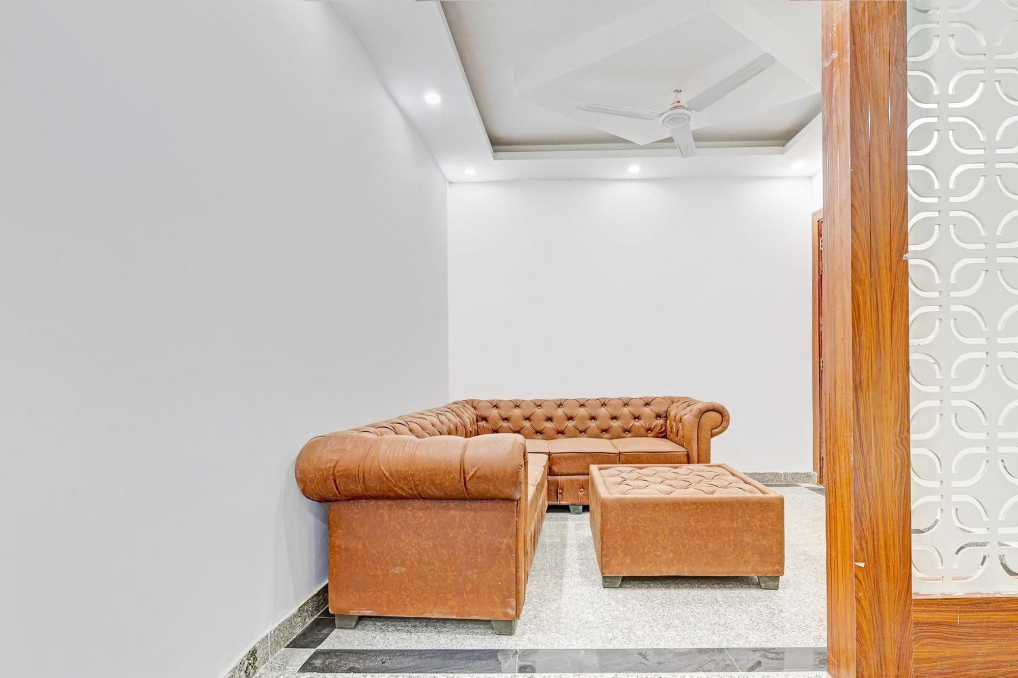 Hotel Townhouse Sector 62 Near World Gurgaon