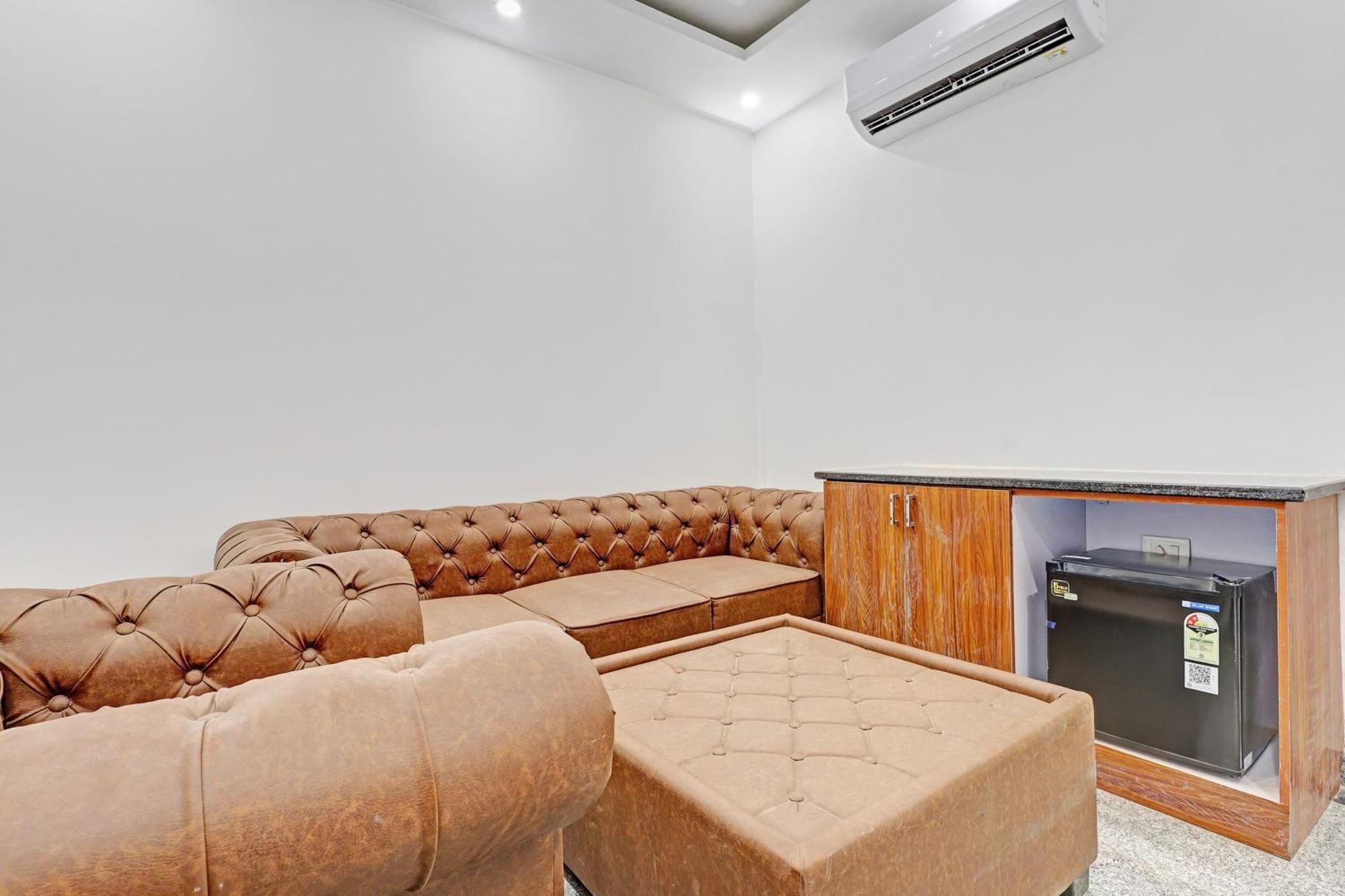 Townhouse Sector 62 Near World Hotel 4*