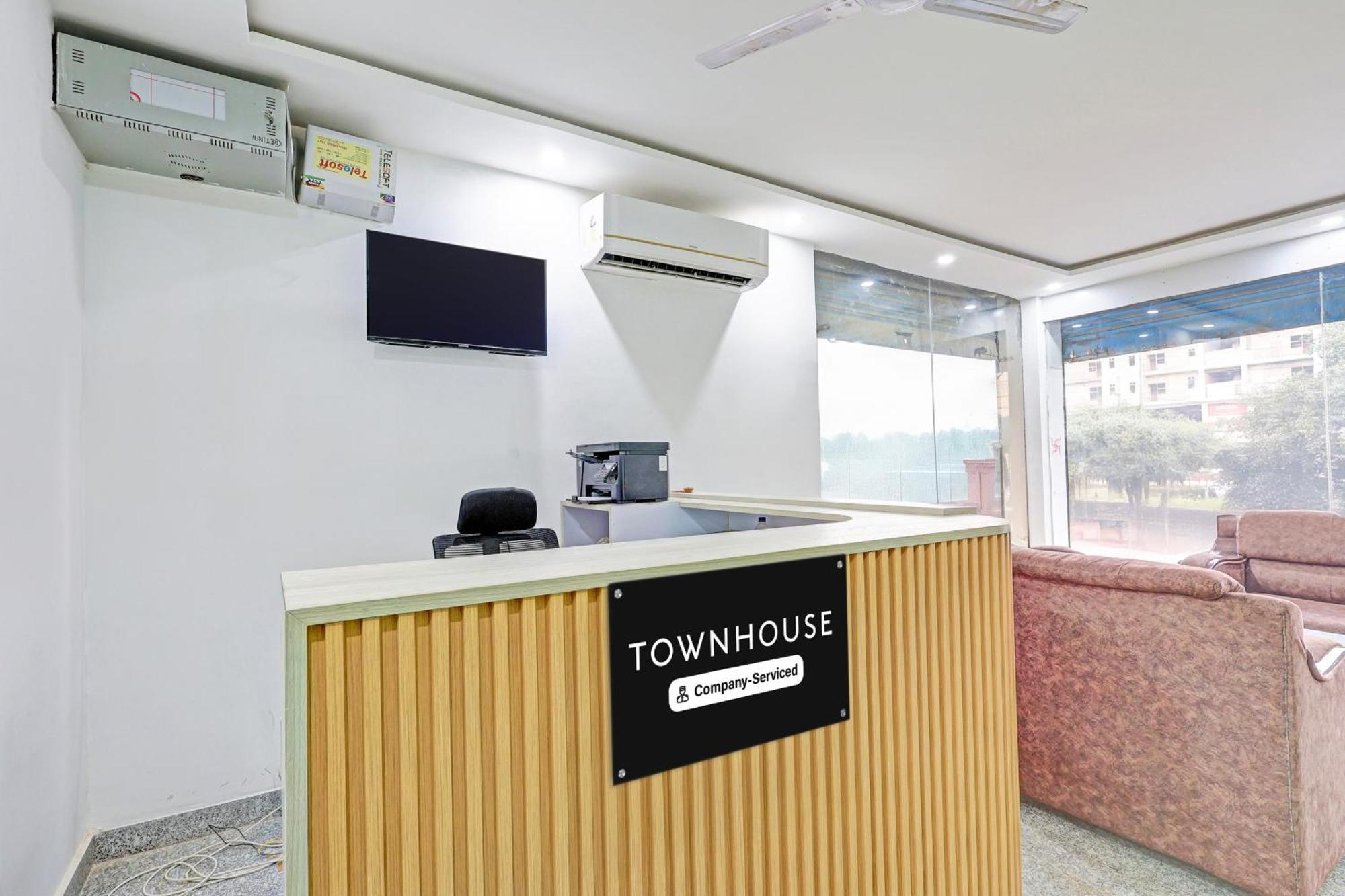 Hotel Townhouse Sector 62 Near World 4*
