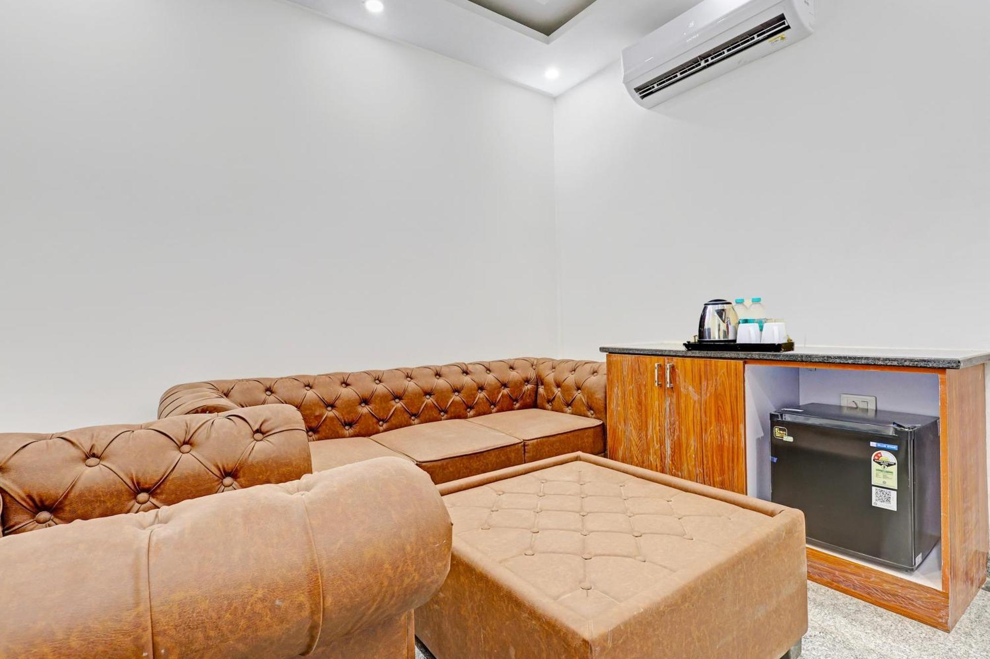 Townhouse Sector 62 Near World Hotel Gurgaon