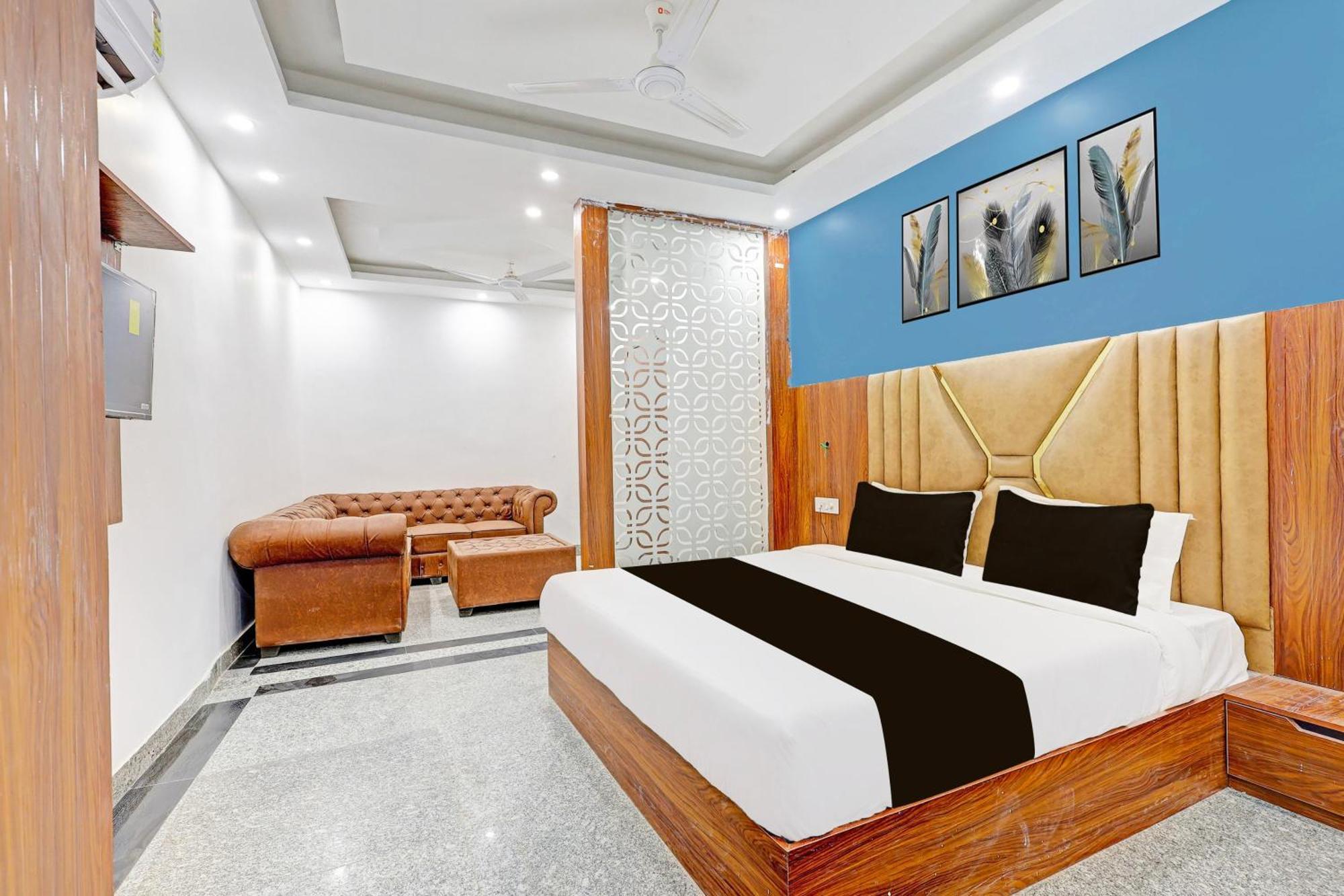 Townhouse Sector 62 Near World 4* Gurgaon