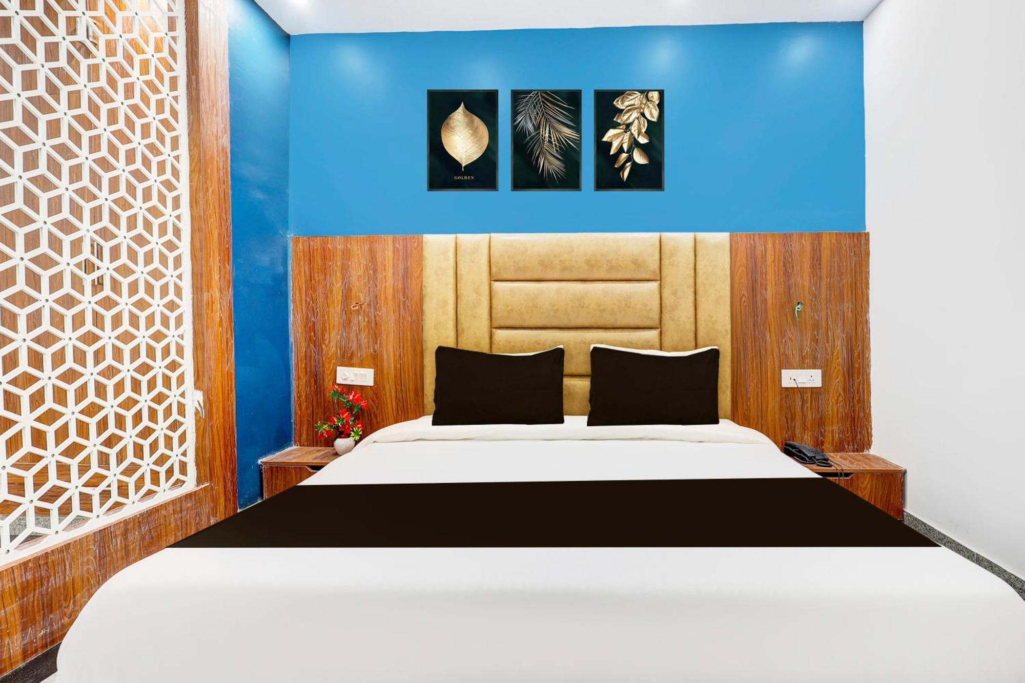 Hotel Townhouse Sector 62 Near World