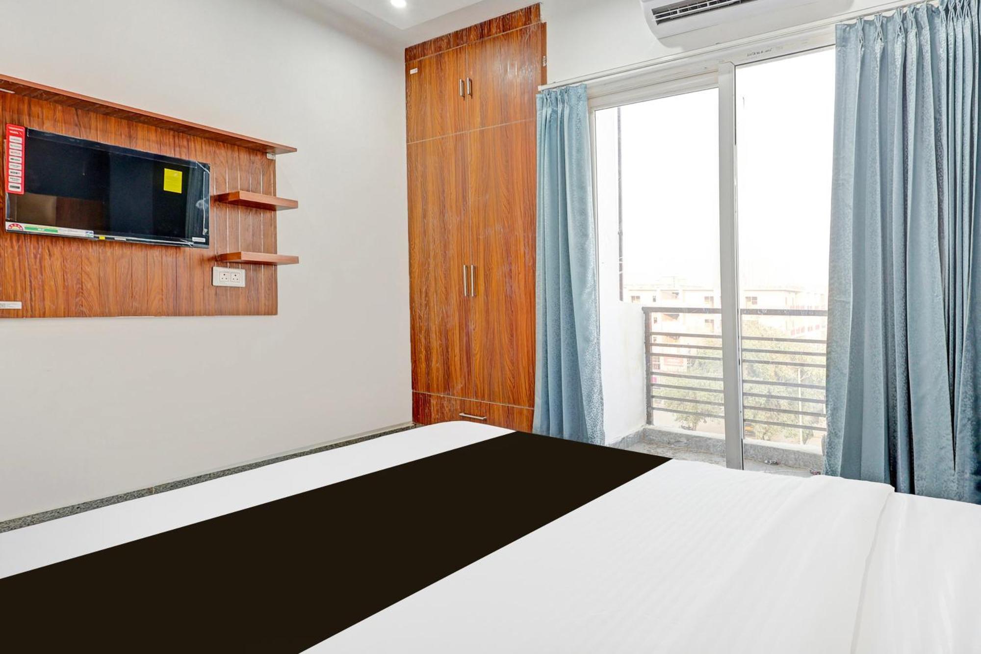 Townhouse Sector 62 Near World 4* Gurgaon