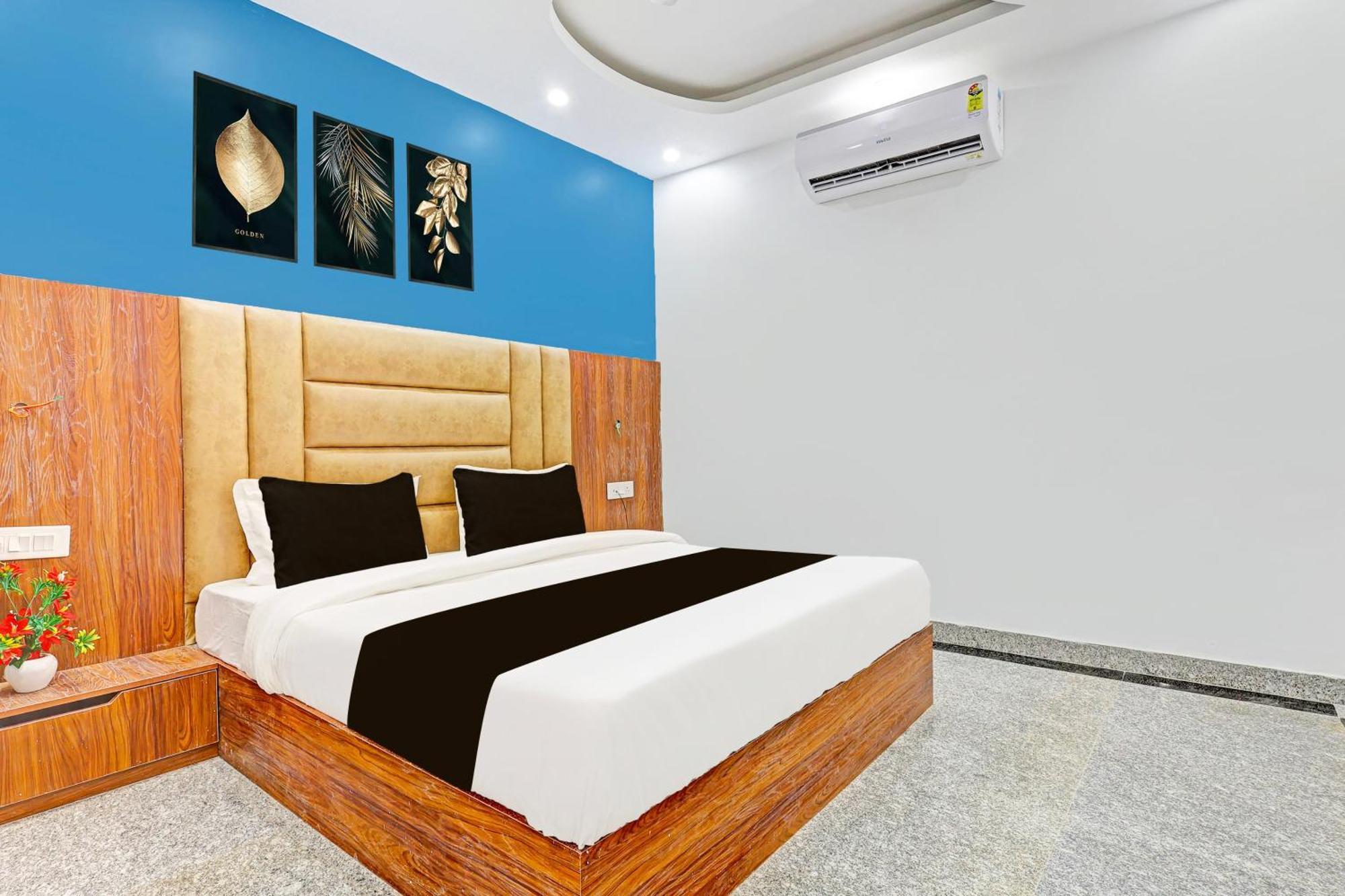 Hotel Townhouse Sector 62 Near World