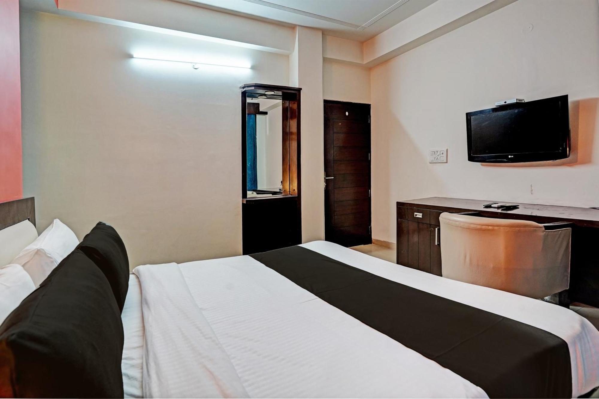 Hotel O Starlight Gurgaon