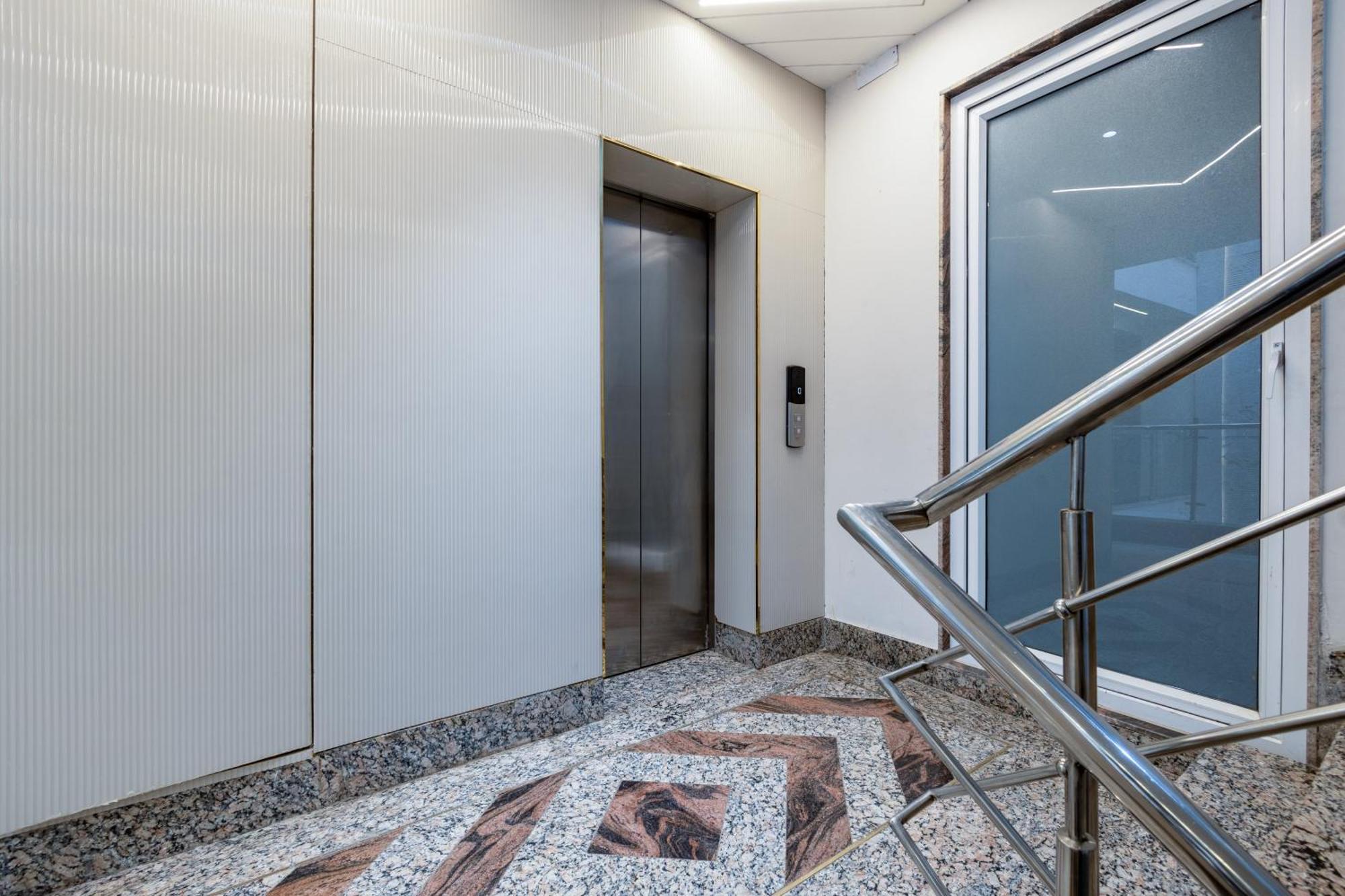Aadat Near Artemis Hospital 3*