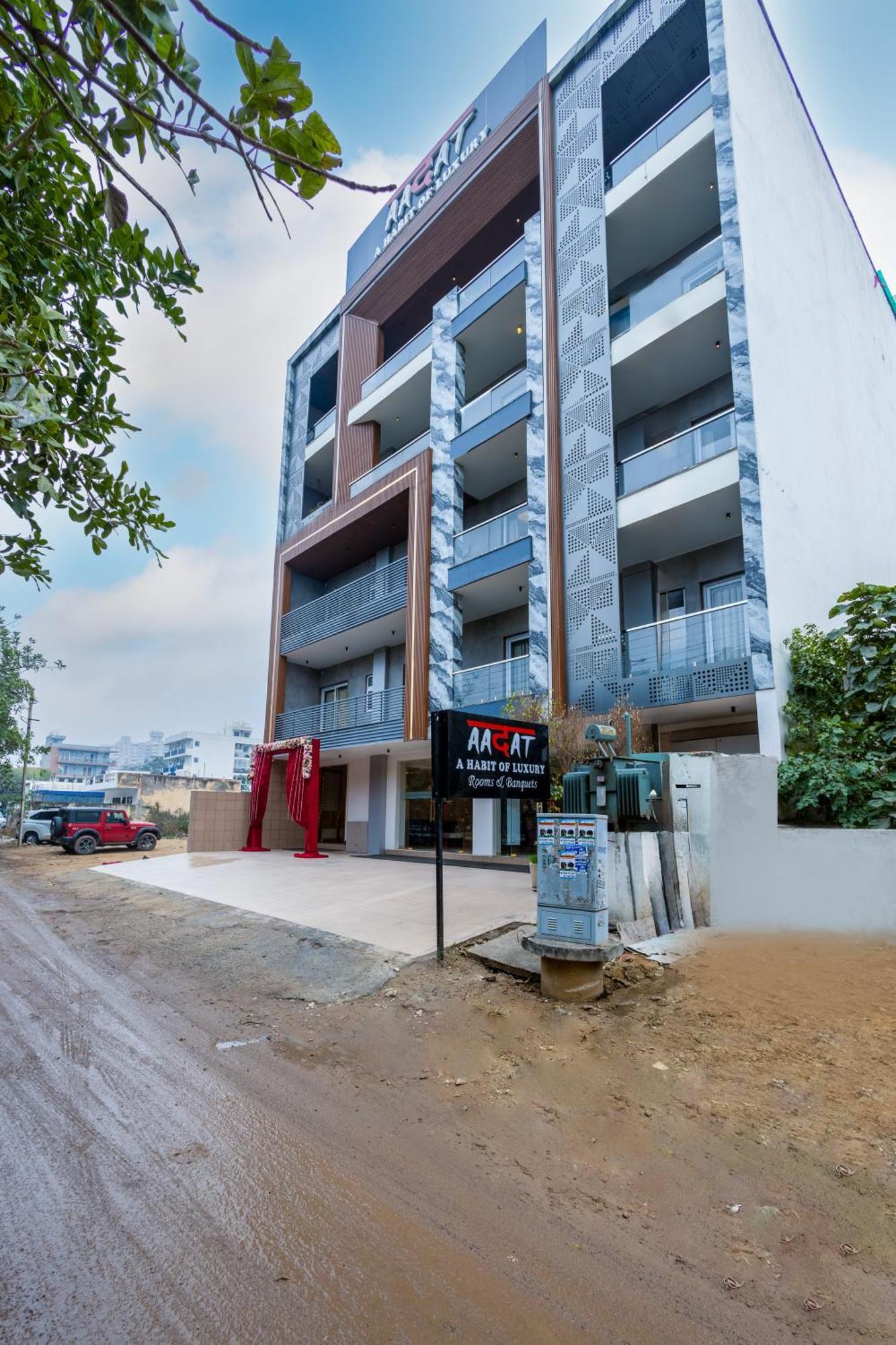 Aadat Near Artemis Hospital