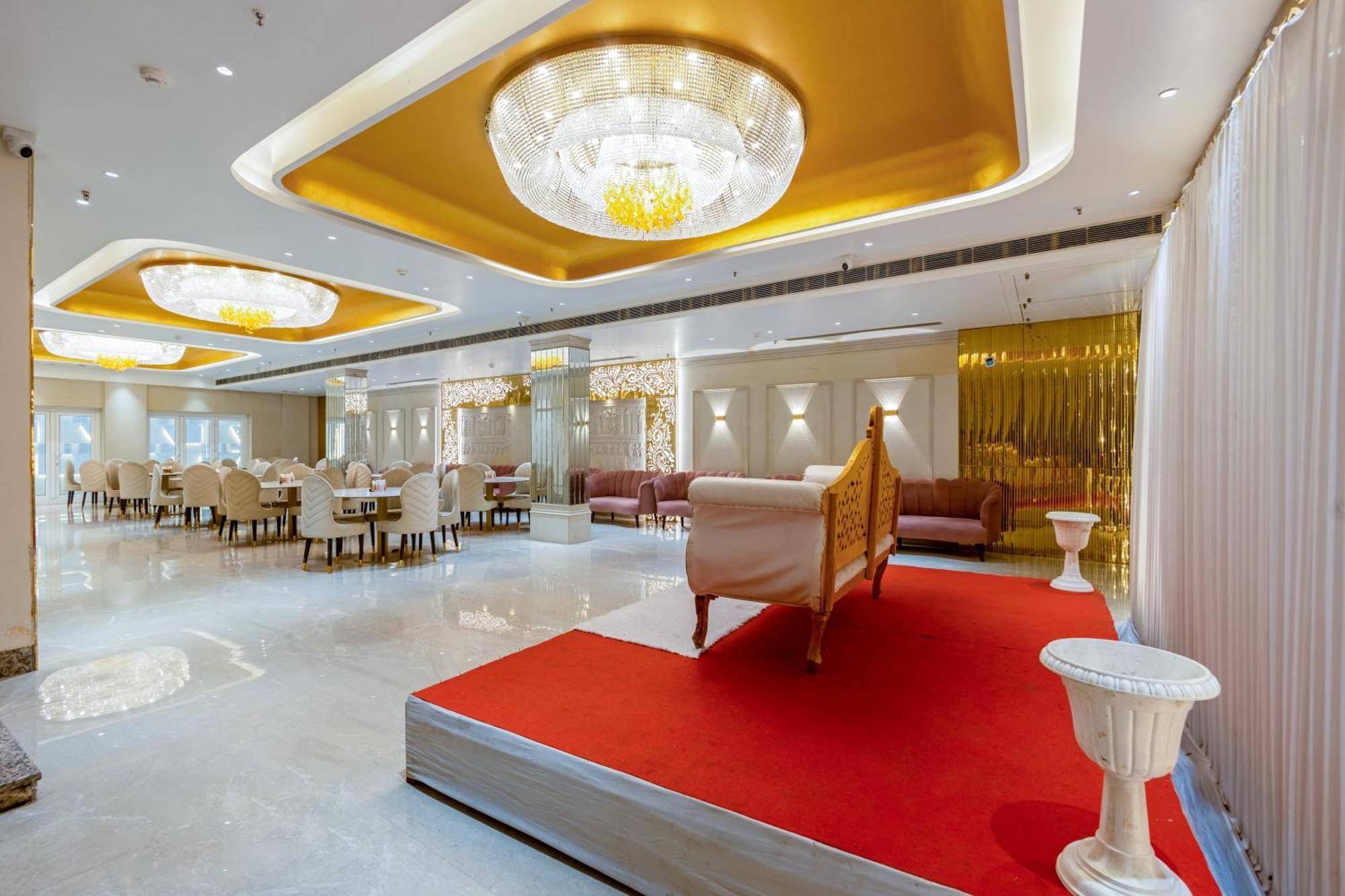 Hotel Aadat Near Artemis Hospital