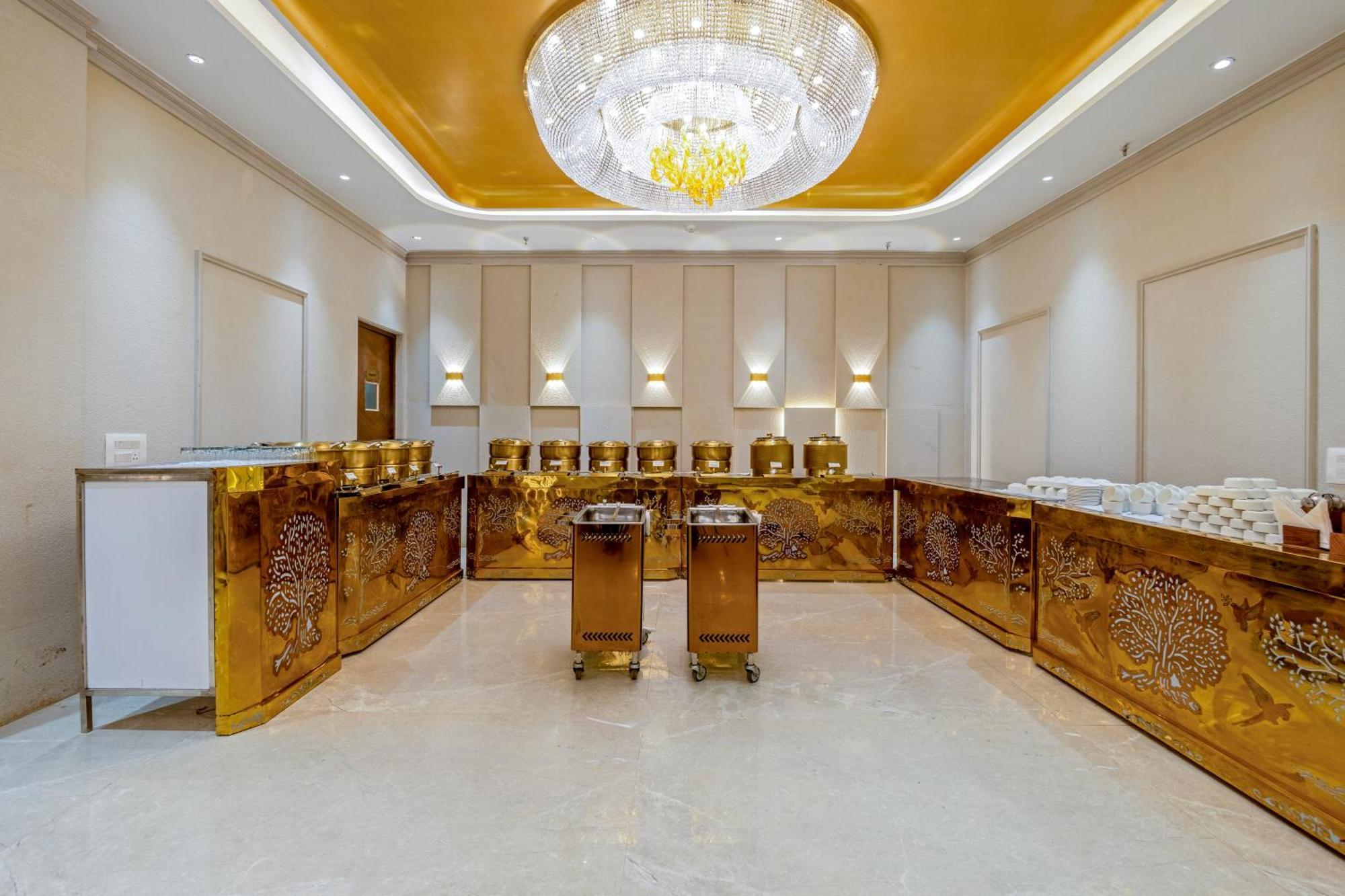 Aadat Near Artemis Hospital 3*