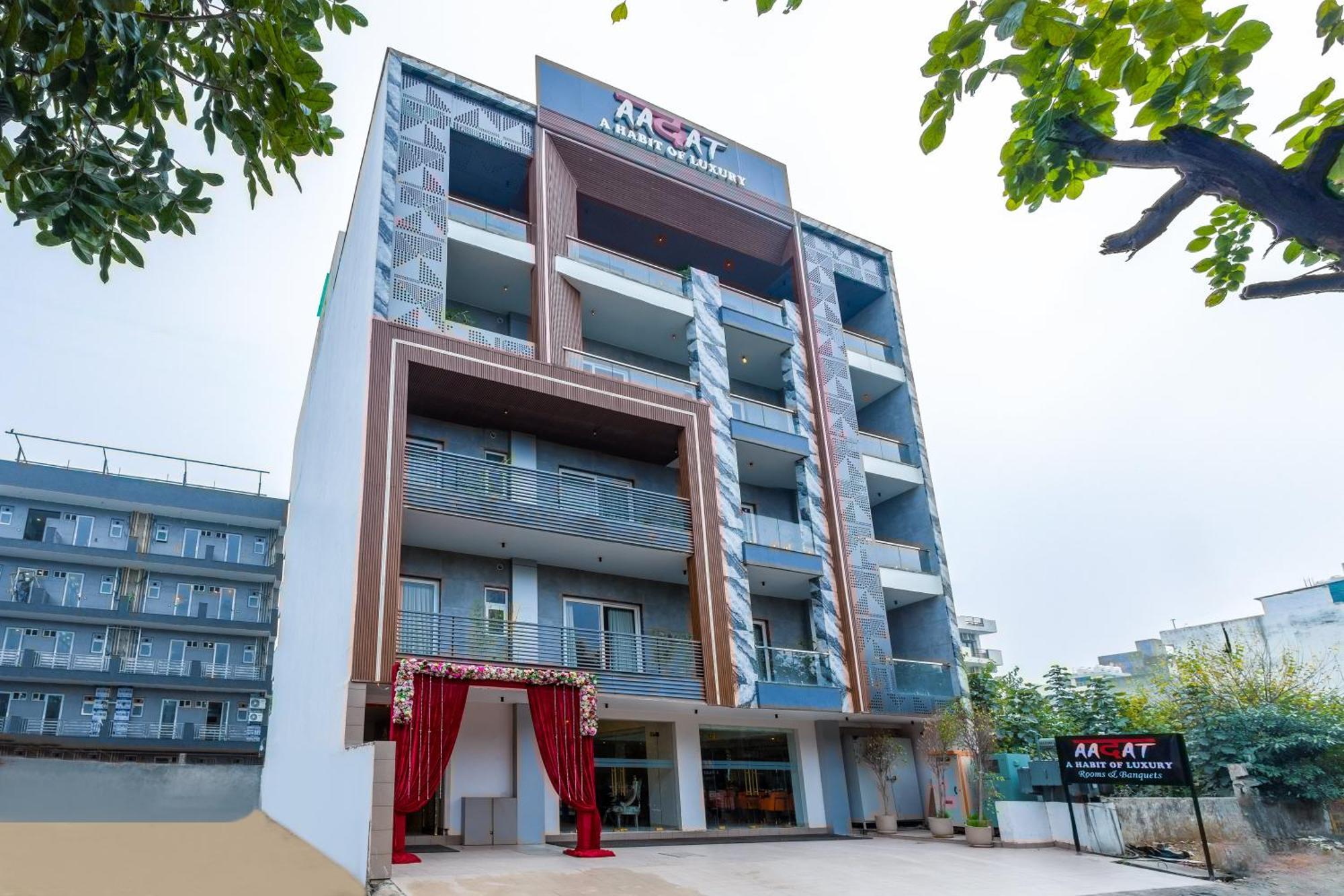 Aadat Near Artemis Hospital 3* Gurgaon