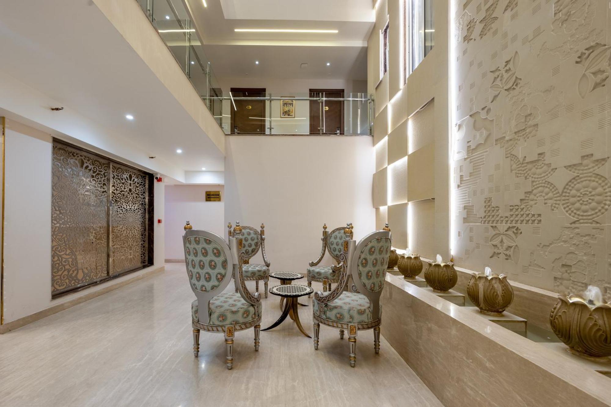 Hotel Aadat Near Artemis Hospital