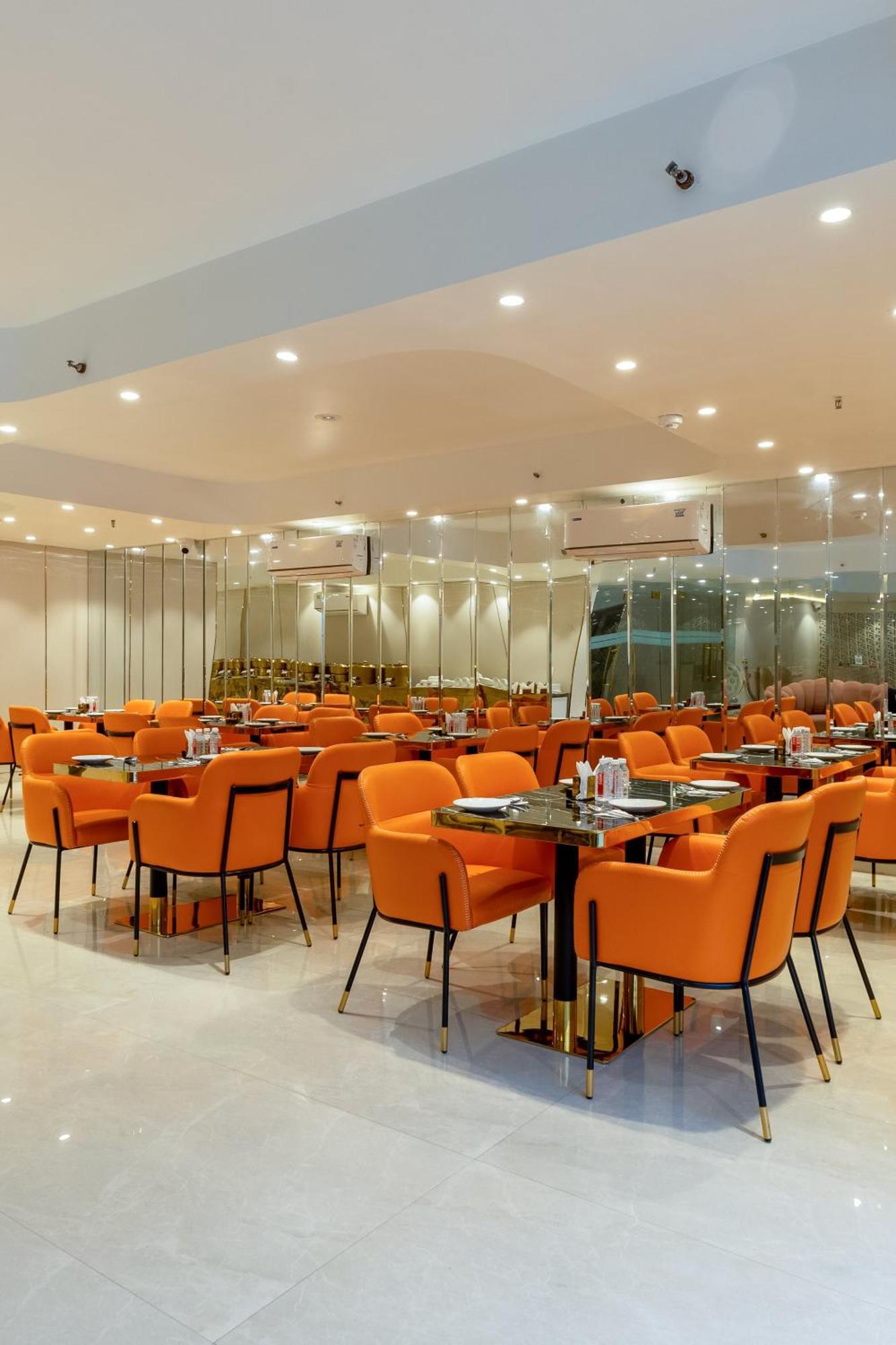 Aadat Near Artemis Hospital Hotel 3*