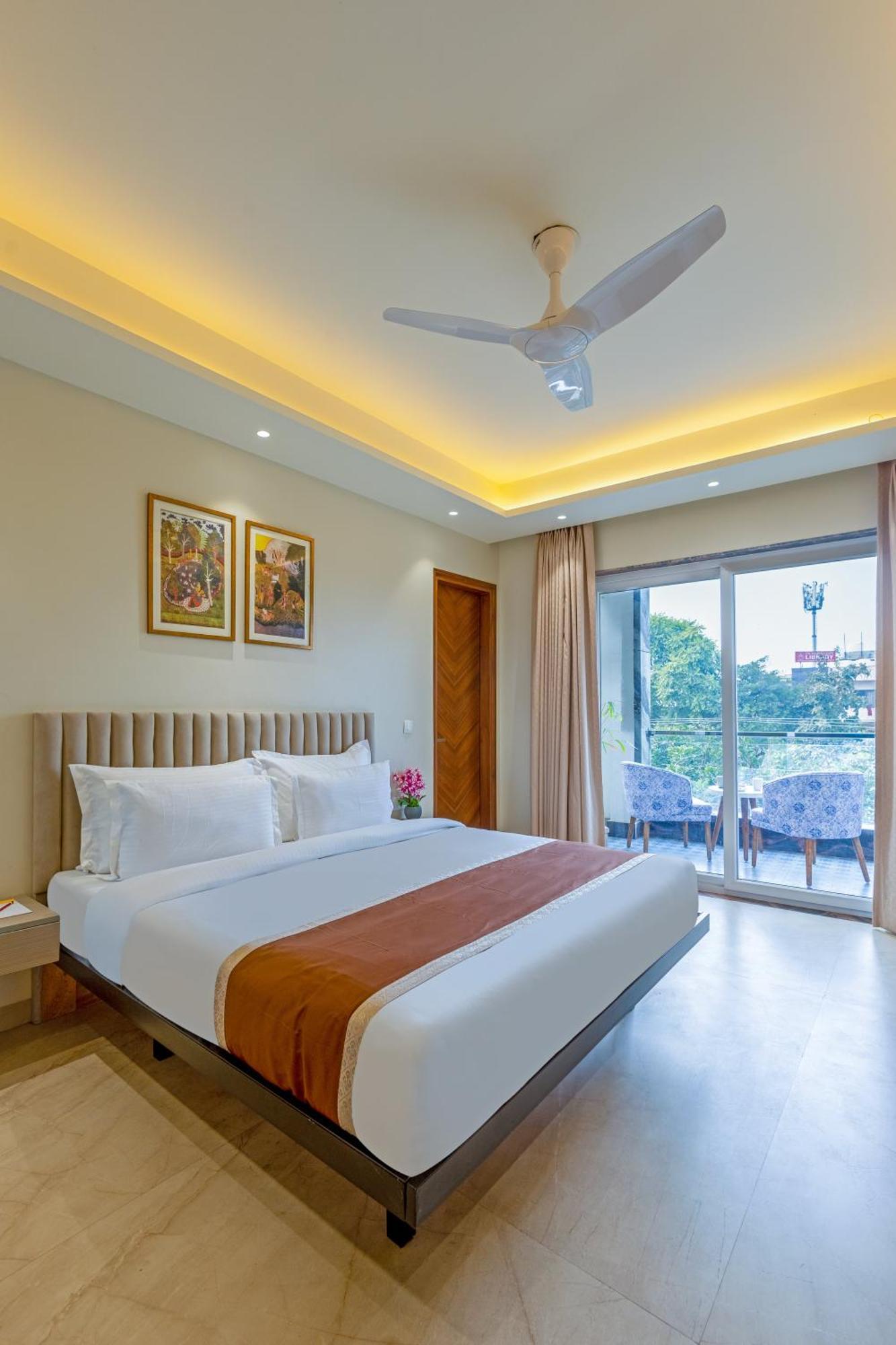 Aadat Near Artemis Hospital 3* Gurgaon