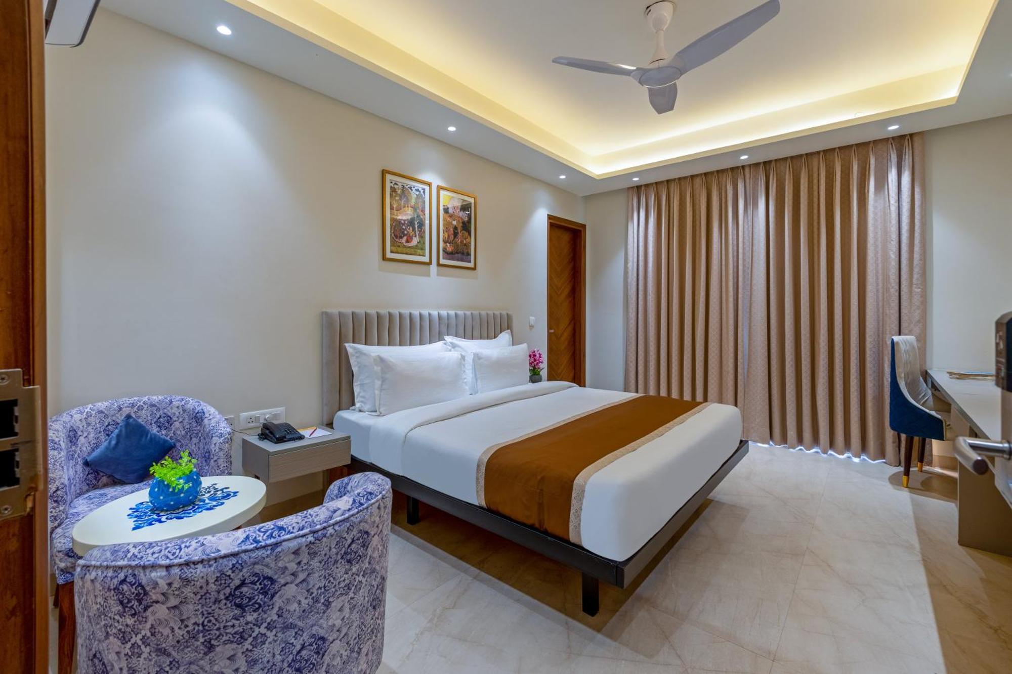 Aadat Near Artemis Hospital 3*