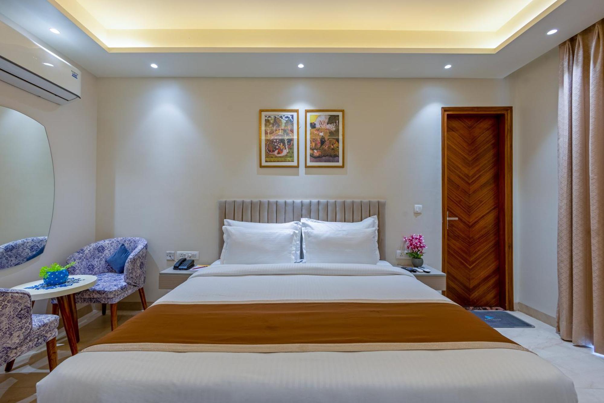 Aadat Near Artemis Hospital 3*