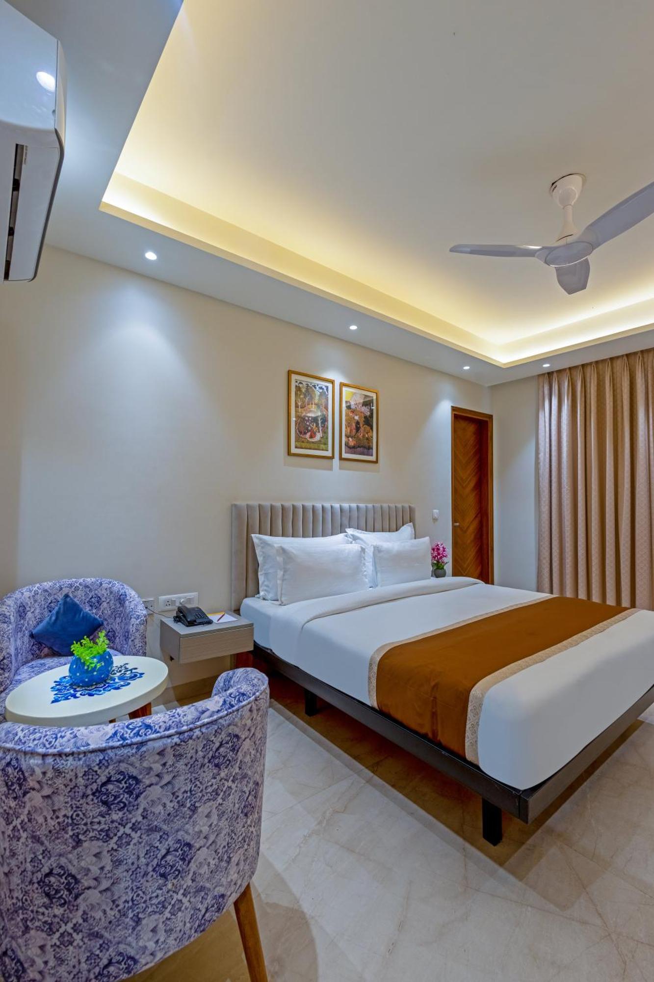 Hotel Aadat Near Artemis Hospital
