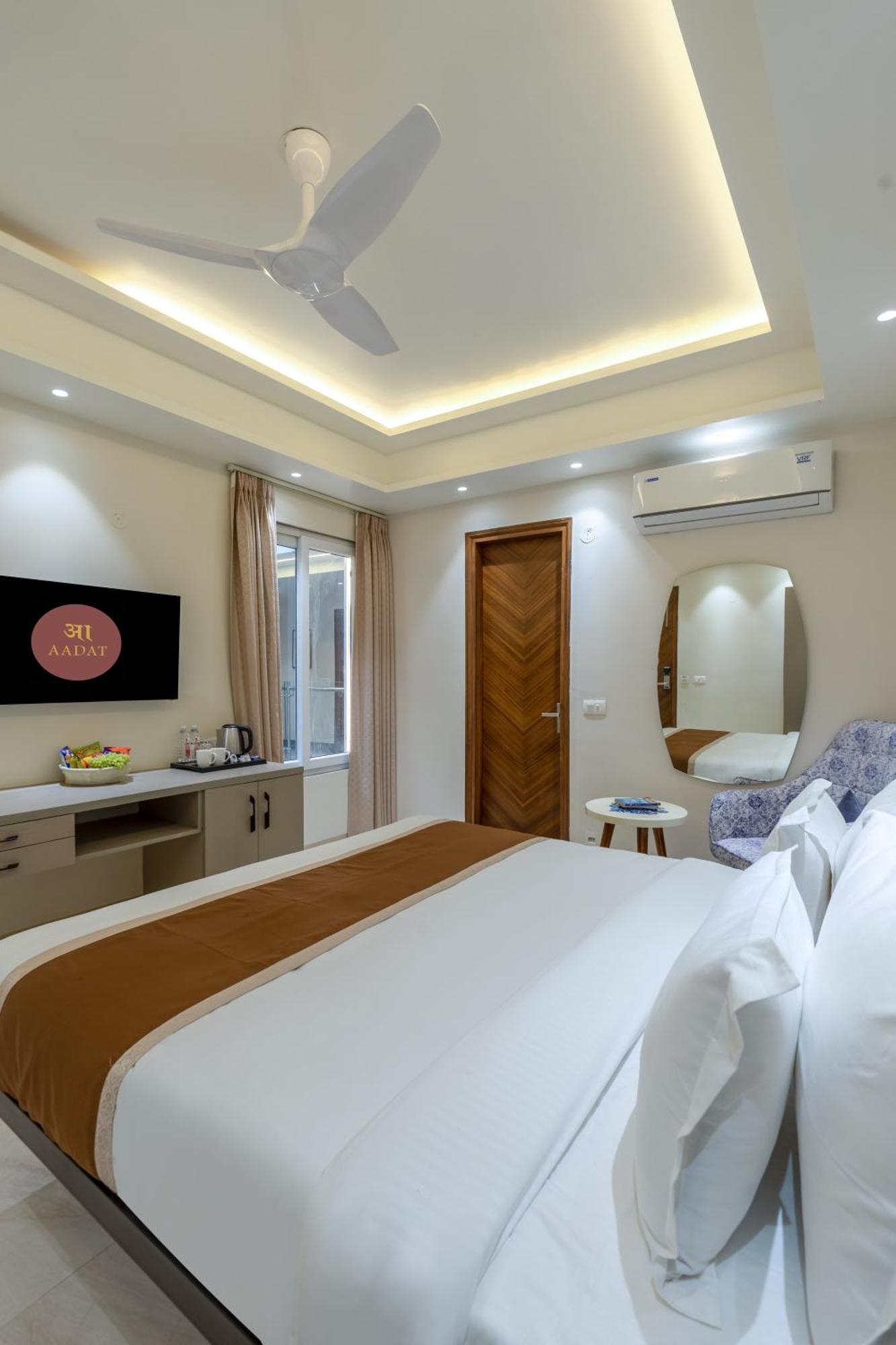Hotel Aadat Near Artemis Hospital