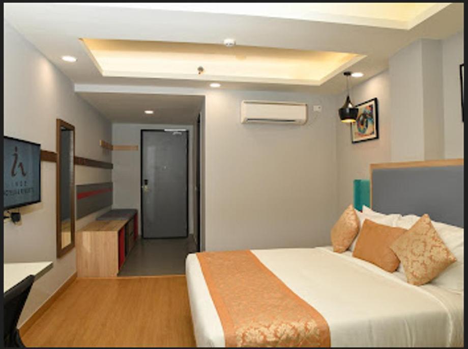 Inde Golf Course Extension, Hotel Gurgaon