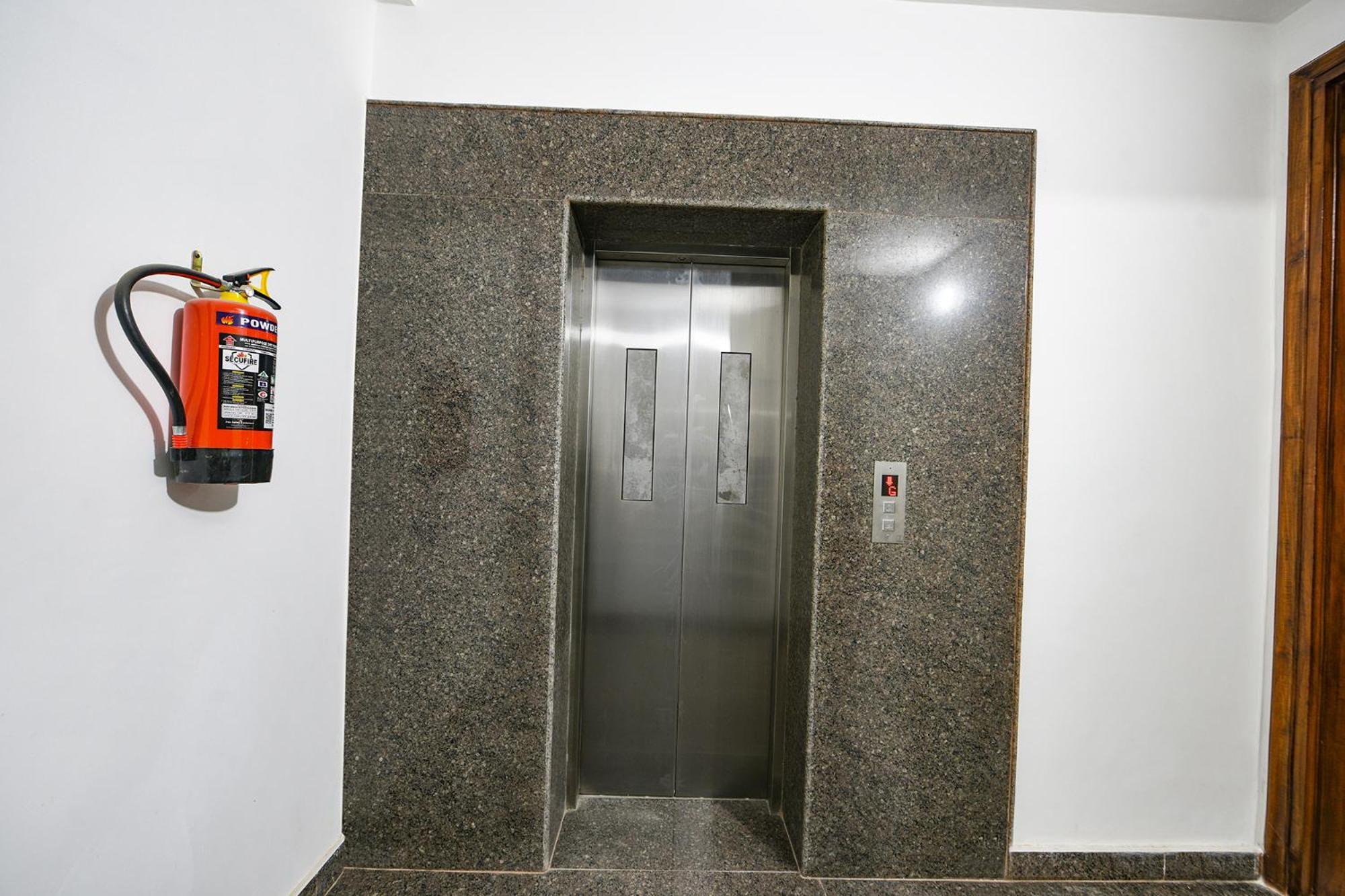 Fabhotel Luxe 8 Stayz Gurgaon