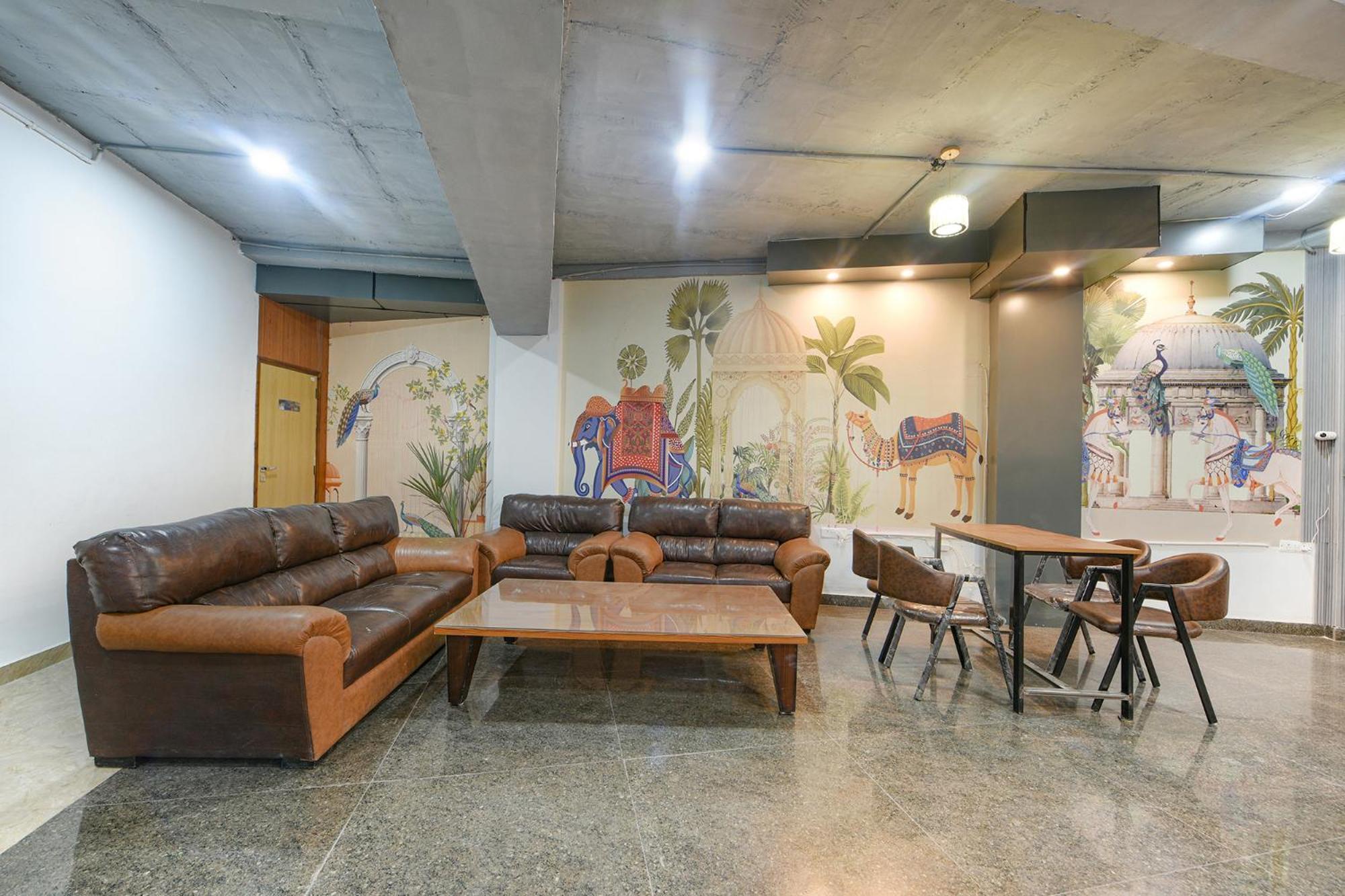 Fabhotel Luxe 8 Stayz