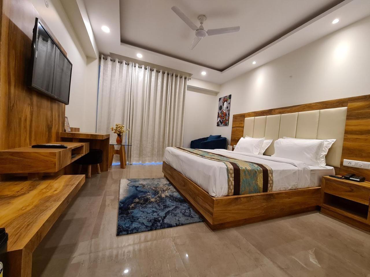 Golf View Suites-golf Course Road Gurgaon