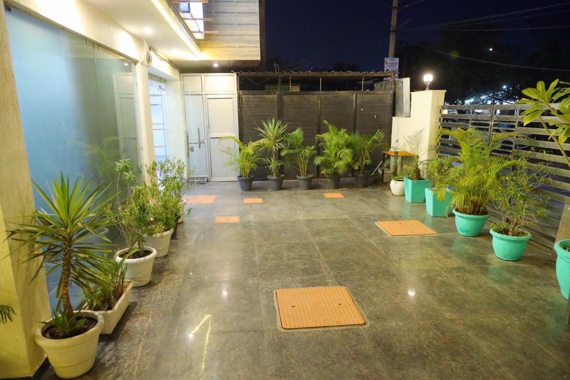 Hotel Mavens House Artemis Hospital Road Guest house Gurgaon