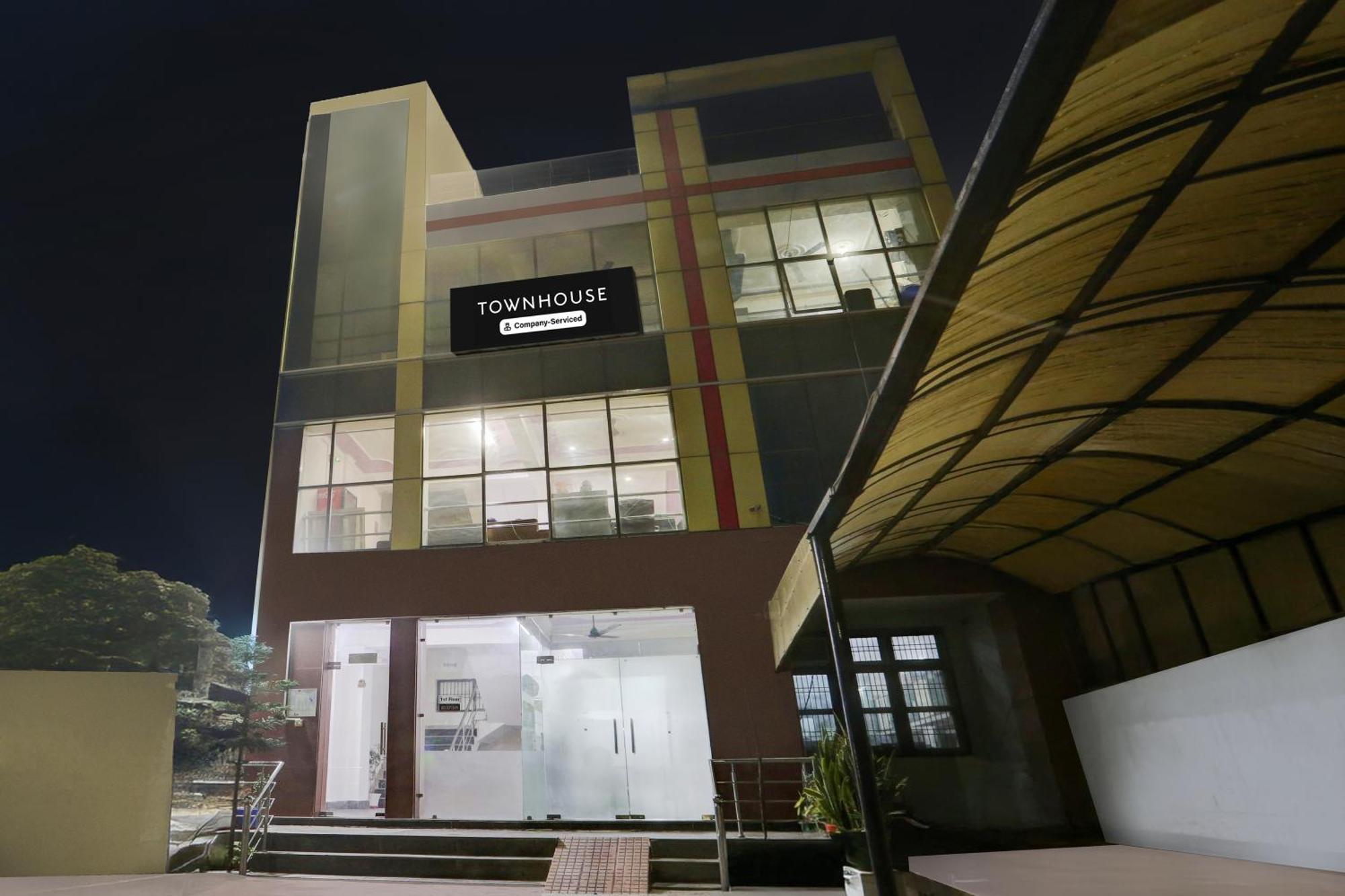 Hotel Super Townhouse Sector 4 4*