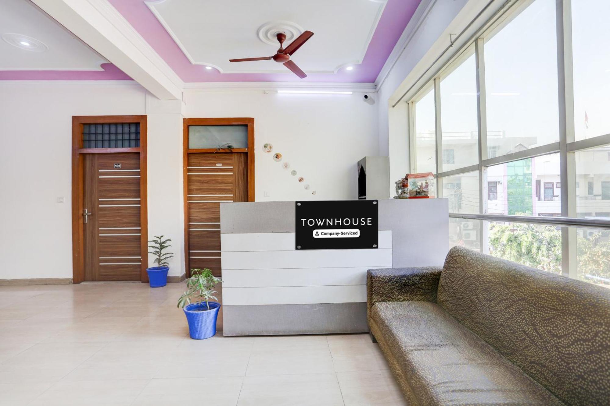 Hotel Super Townhouse Sector 4 4*