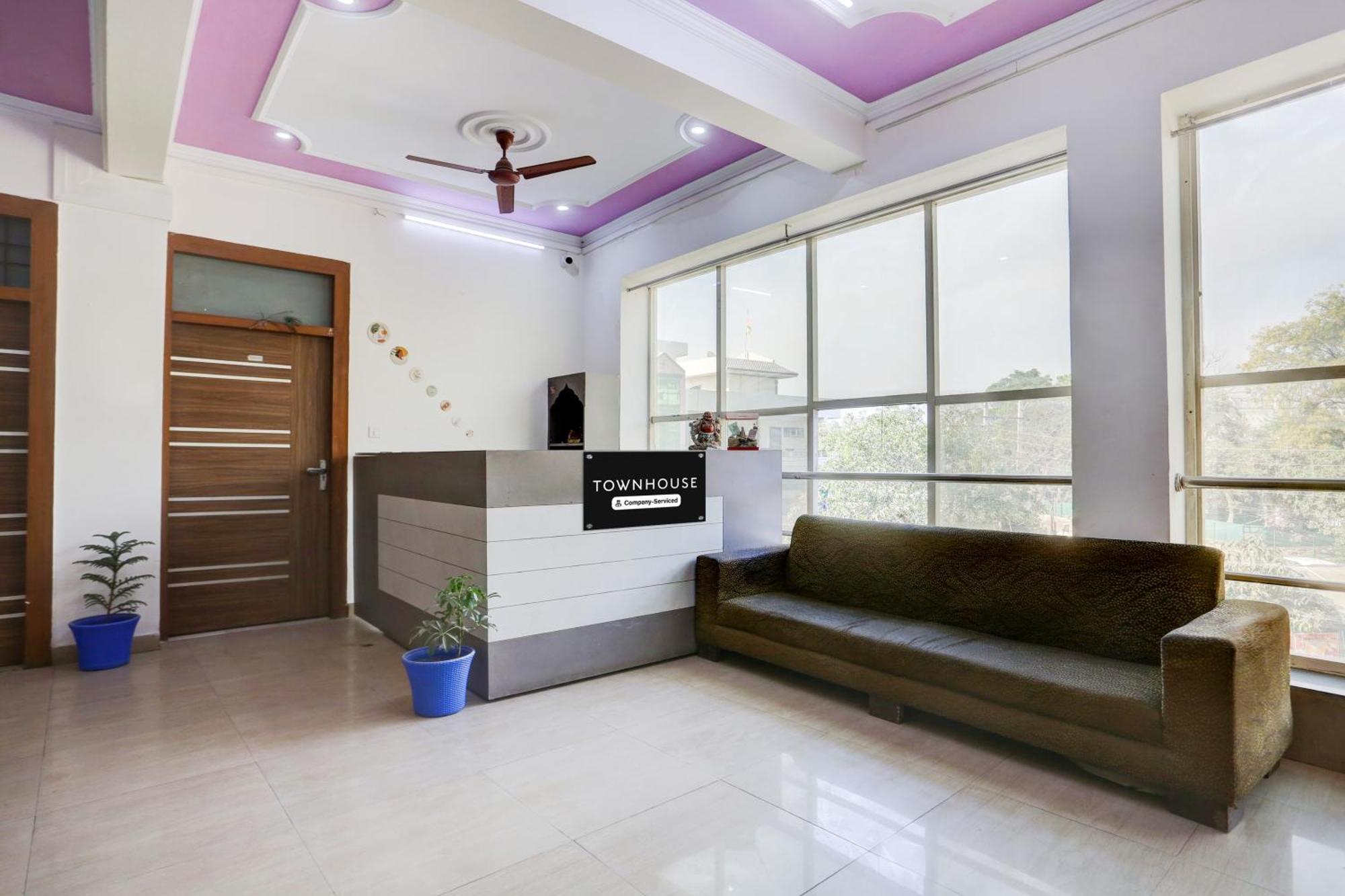 Super Townhouse Sector 4 Hotel Gurgaon