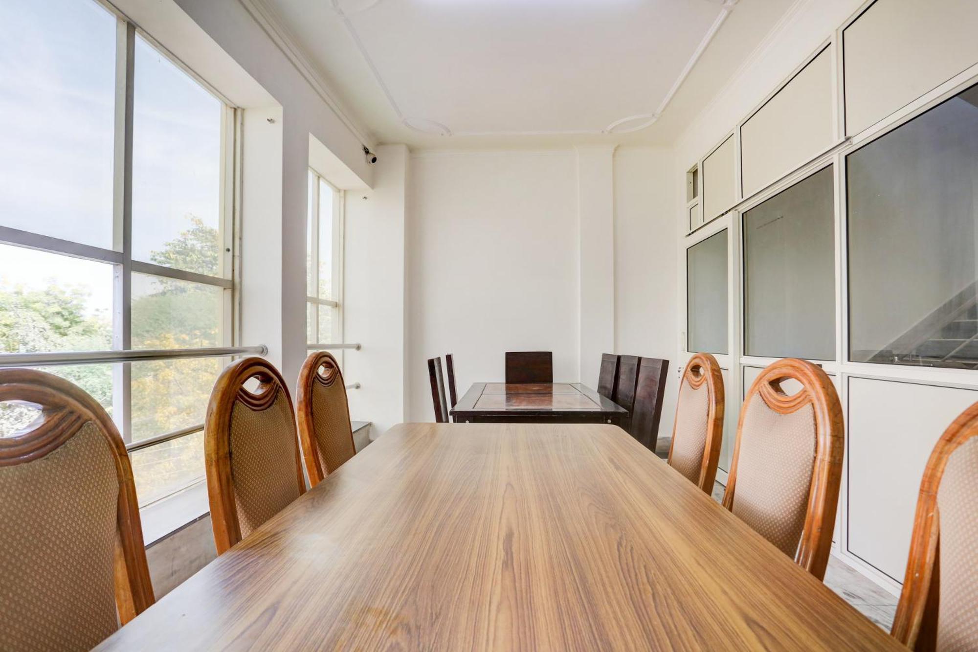 Hotel Super Townhouse Sector 4 4*