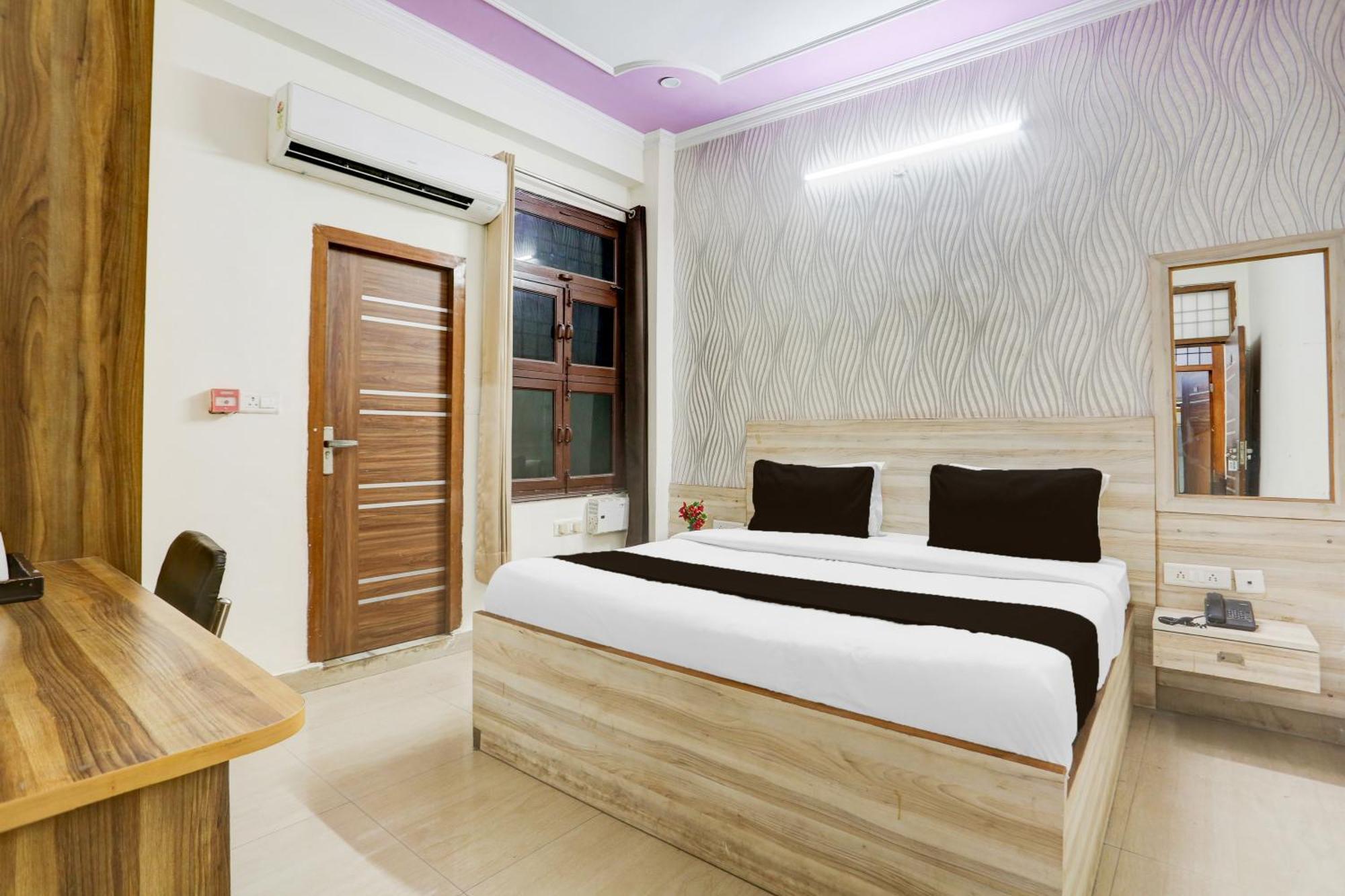 Hotel Super Townhouse Sector 4 4*