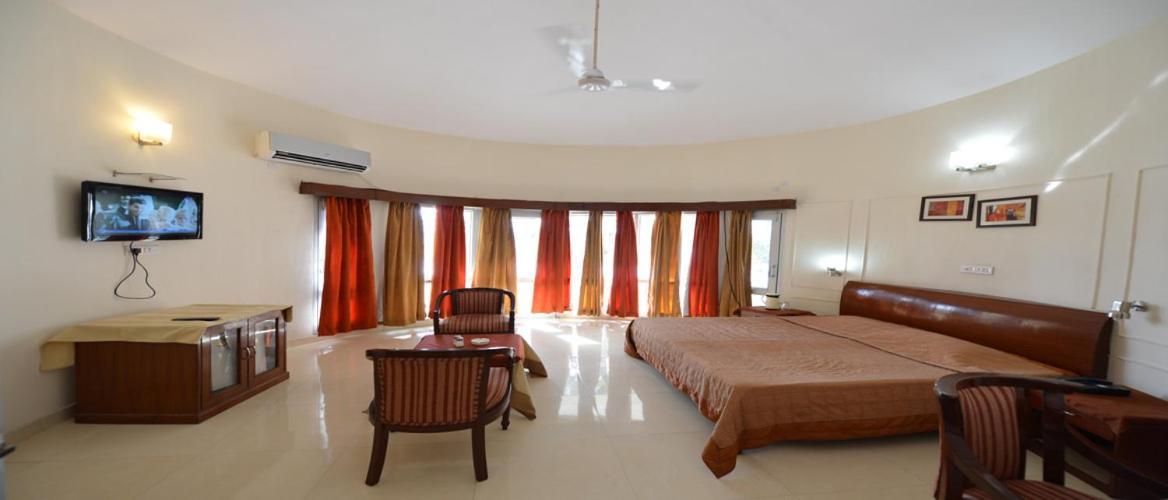 Hotel Saras Tourist 3*