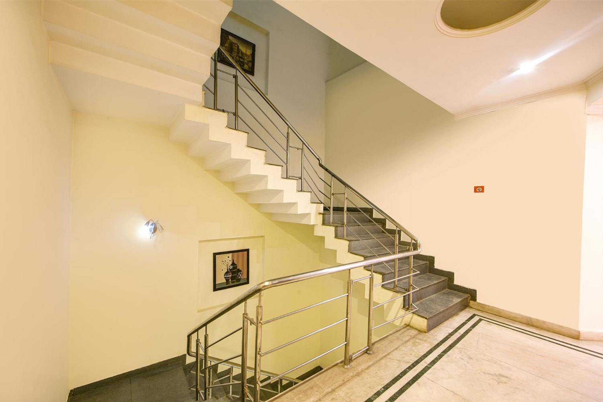 Hotel Gracious Gurgaon