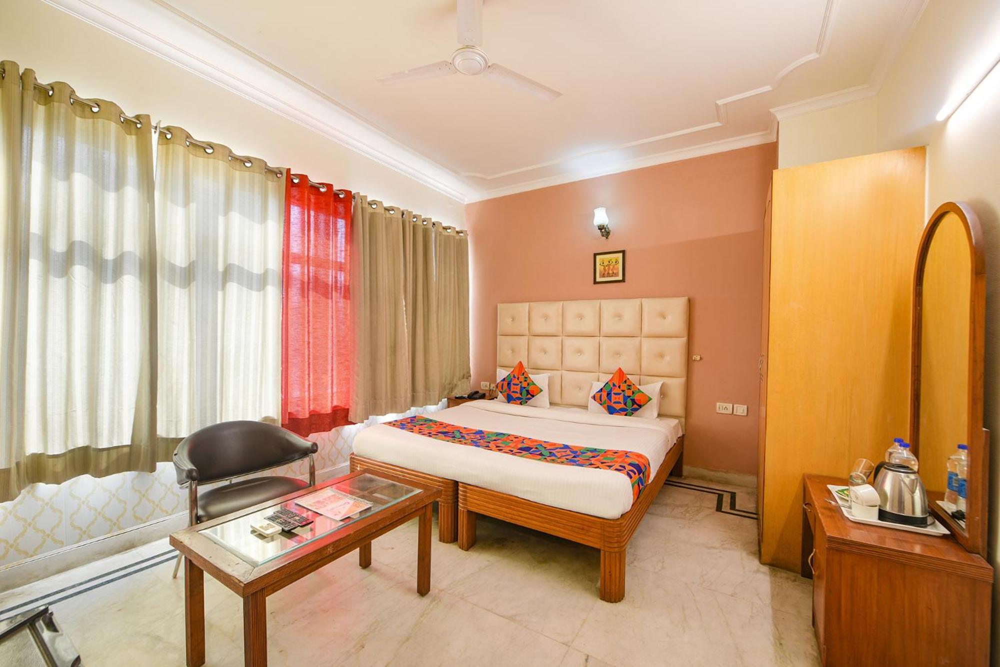 Gracious Hotel 3*