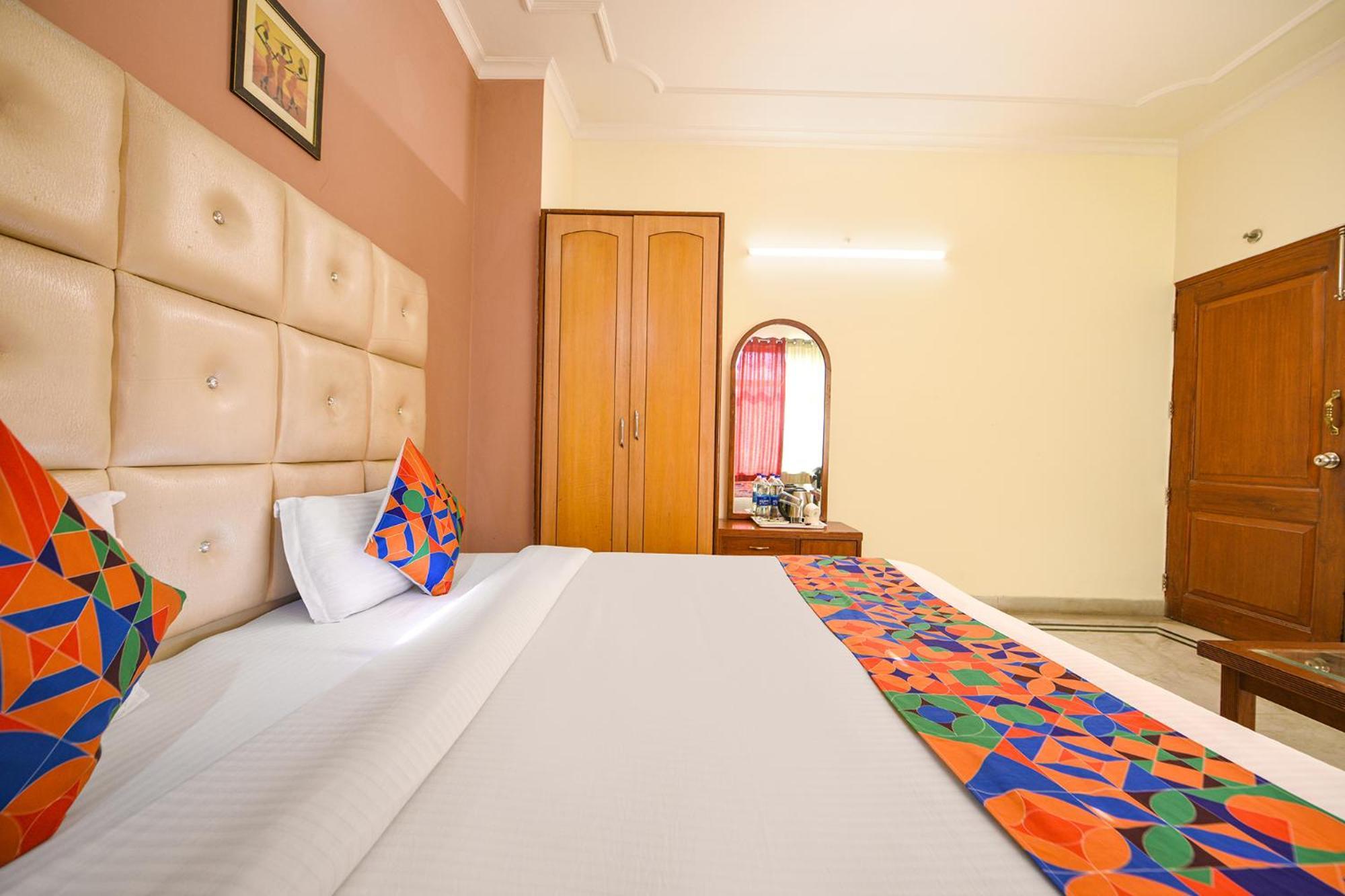 Gracious Hotel 3*