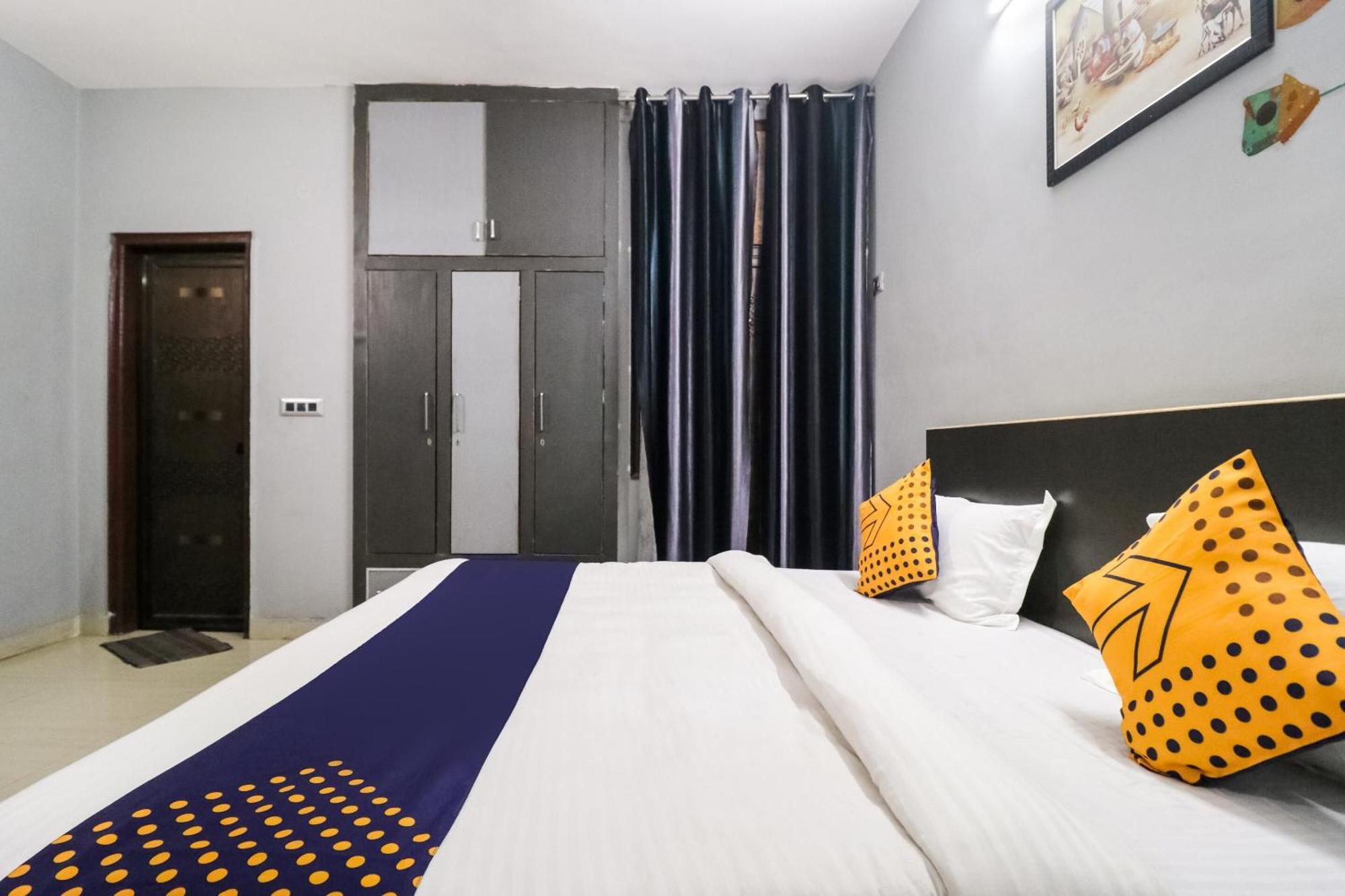 O Sunrise Hotel