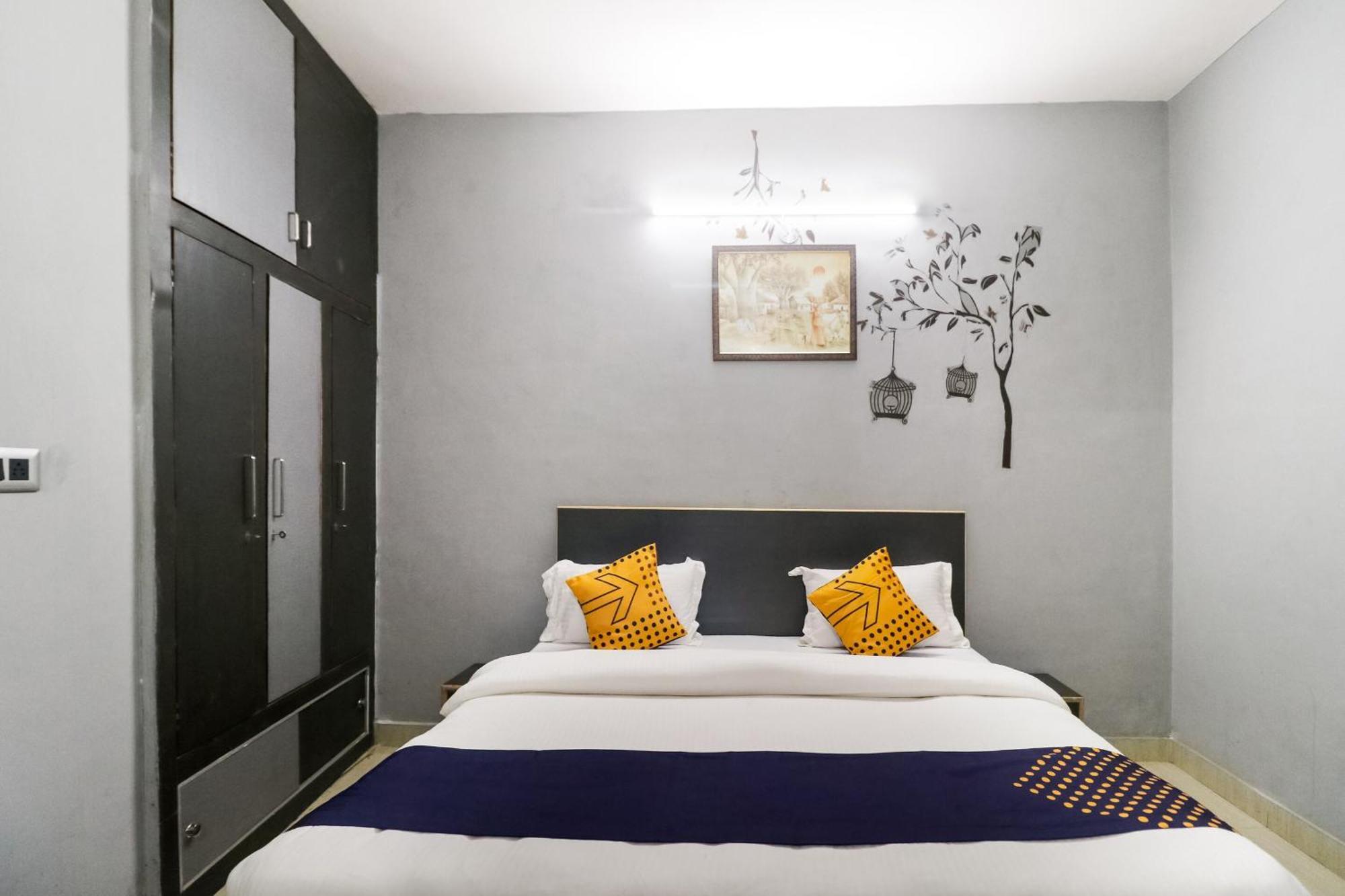 Hotel O Sunrise Gurgaon