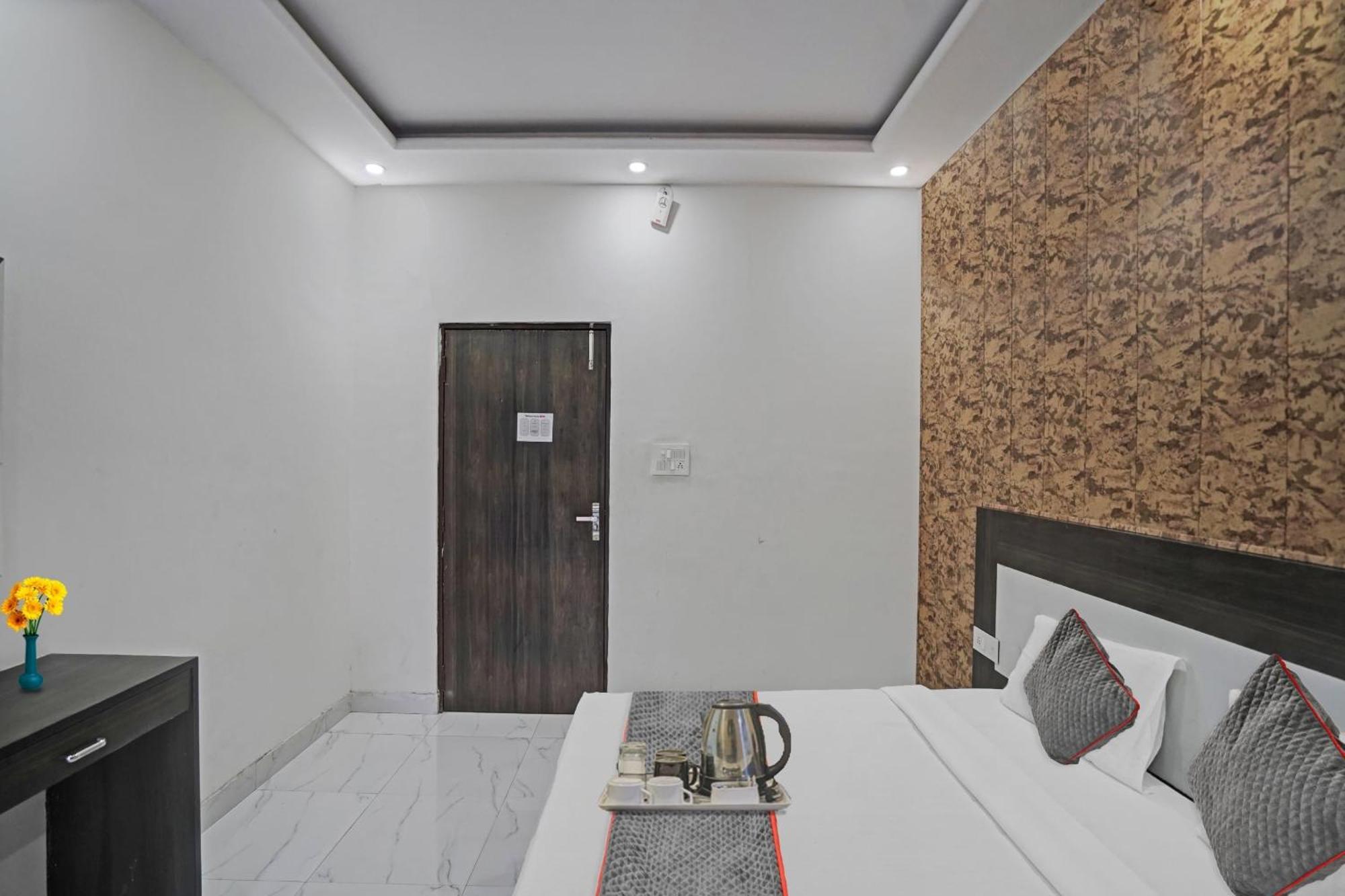 Collection O Rajvanshi Paradise Hotel Gurgaon