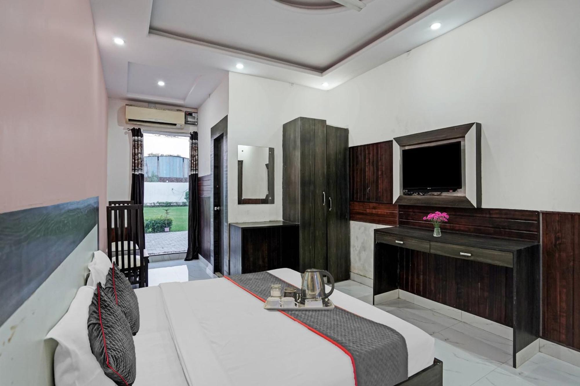Collection O Rajvanshi Paradise Hotel Gurgaon