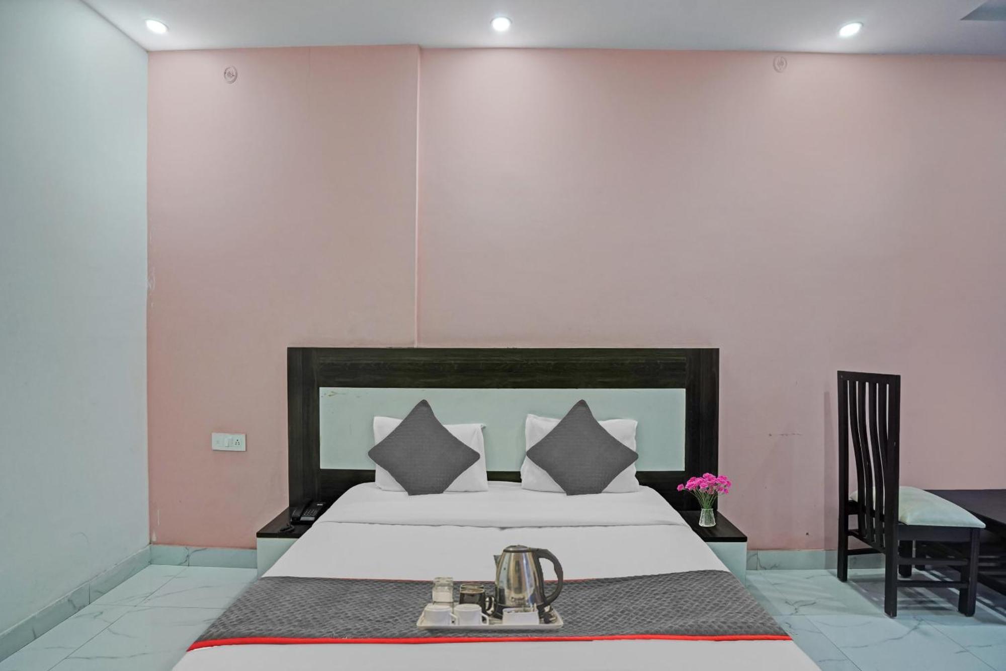 Hotel Collection O Rajvanshi Paradise 3*