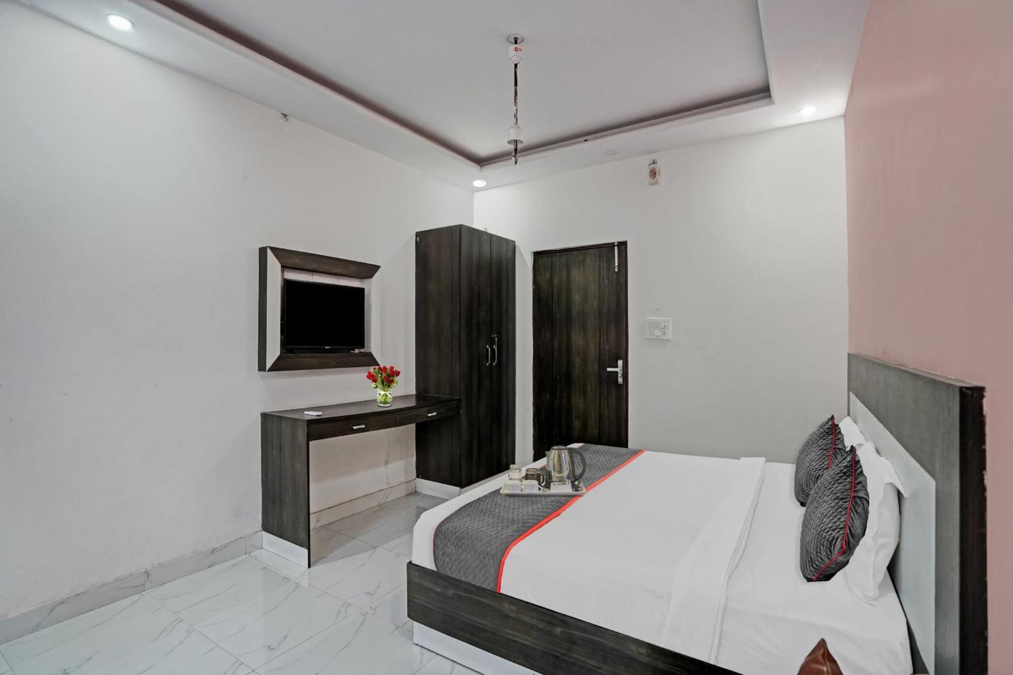 Hotel Collection O Rajvanshi Paradise 3*